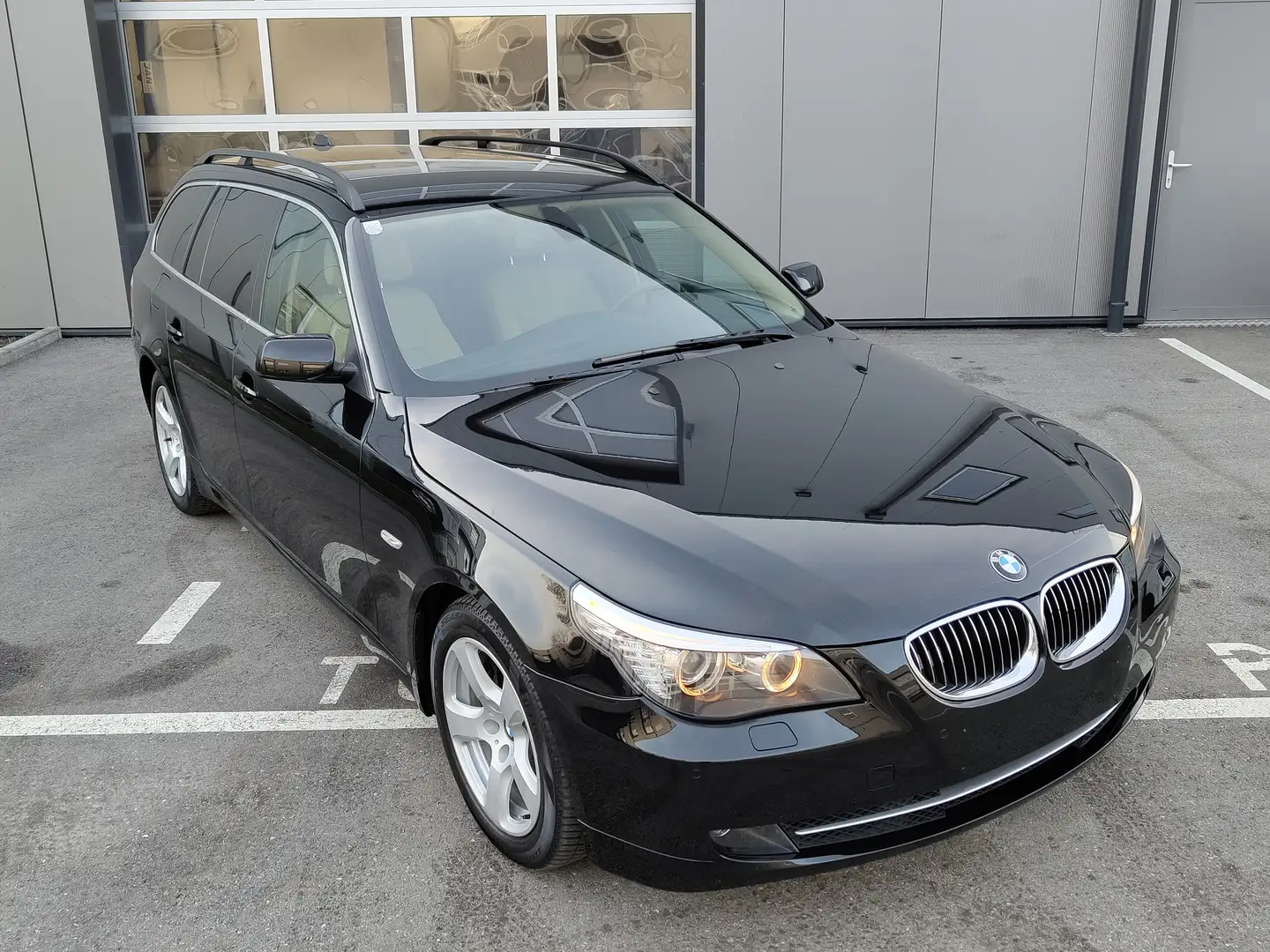 BMW 525 i Touring 3.0 E61 Schwarz - 1