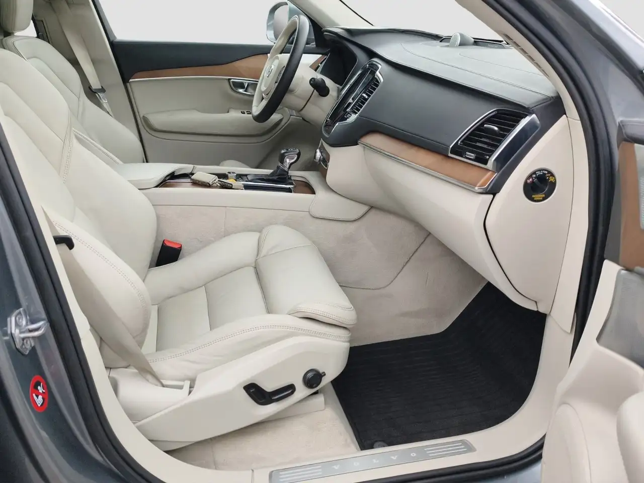VOLVO XC90 T5 254ch INSCRIPTION AWD BVA 7 places Toit pano Sièges chauffants cuir Caméra de recul - 2EME MAIN