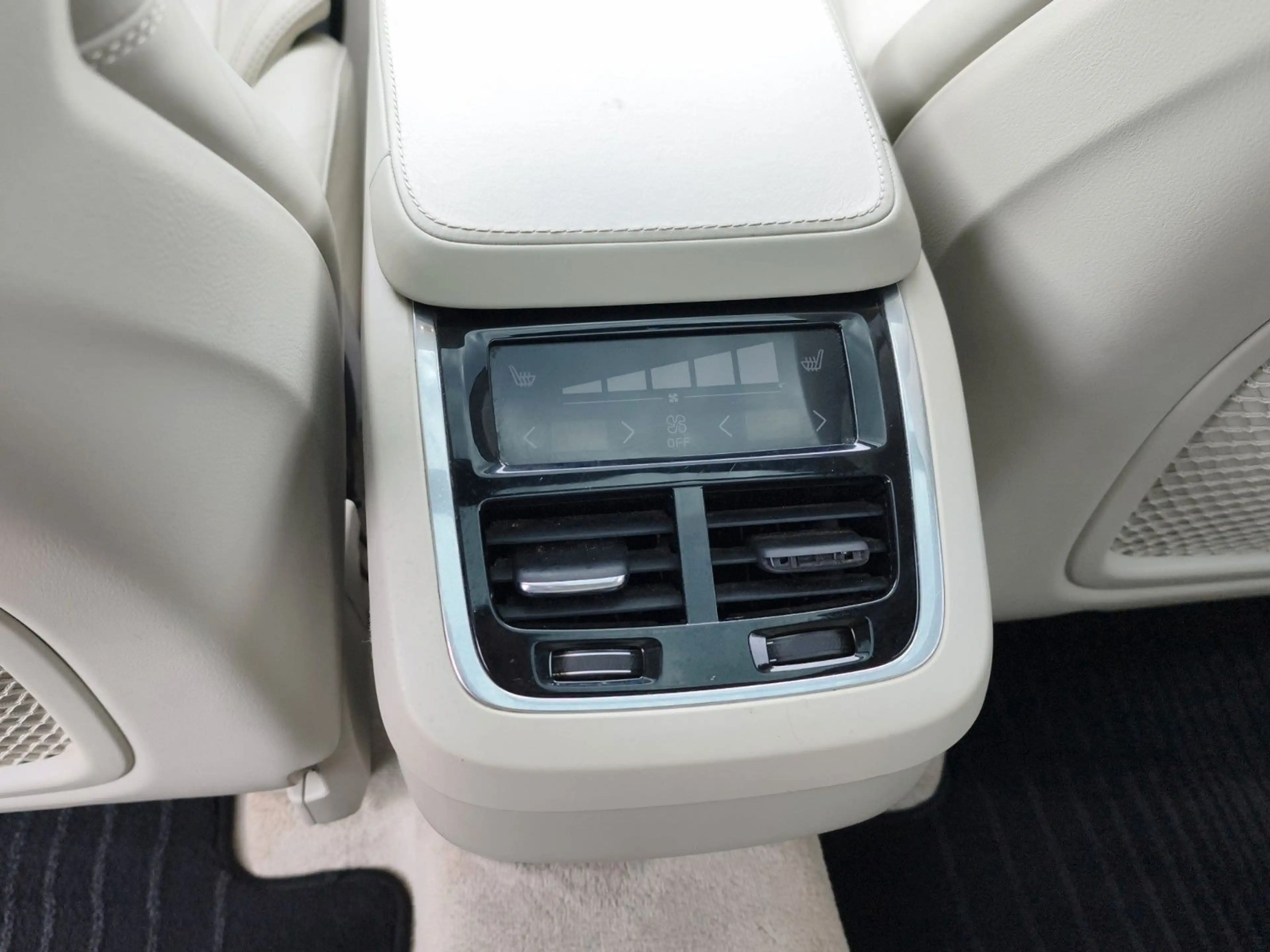 Volvo XC90 T5 Inscription AWD — photo 12