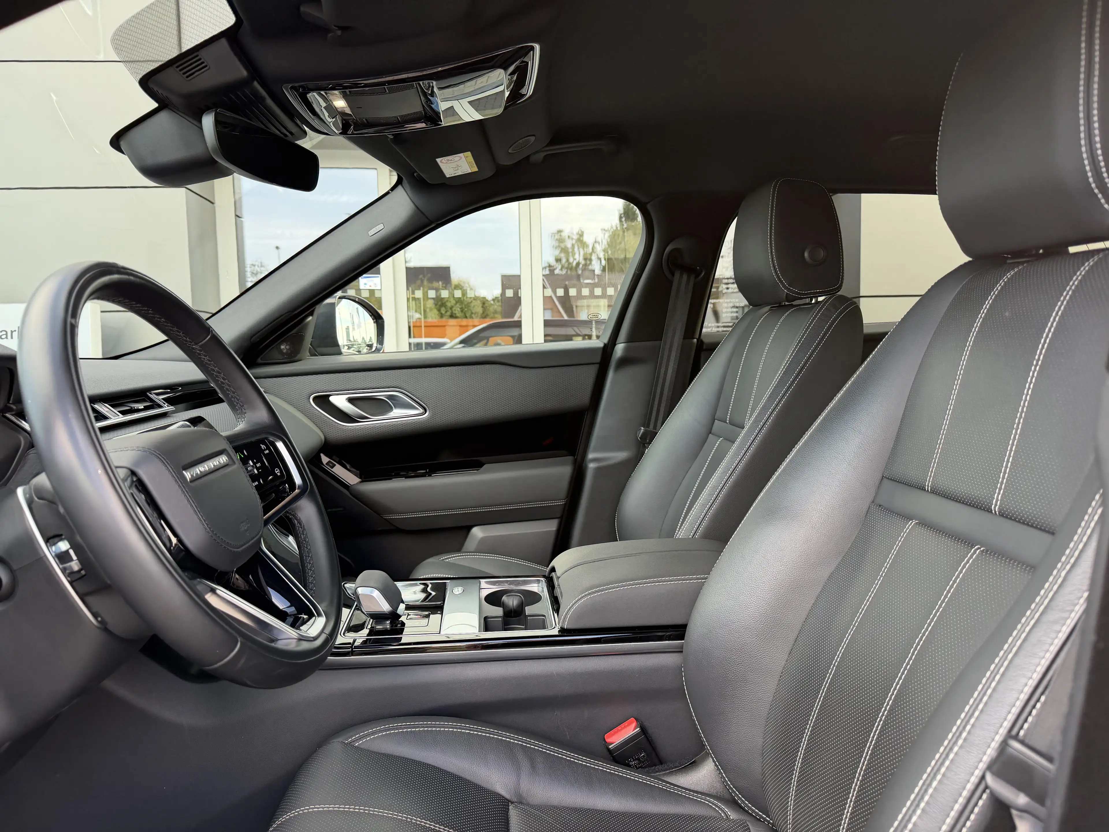 Land Rover Range Rover Velar P400e S — photo 6