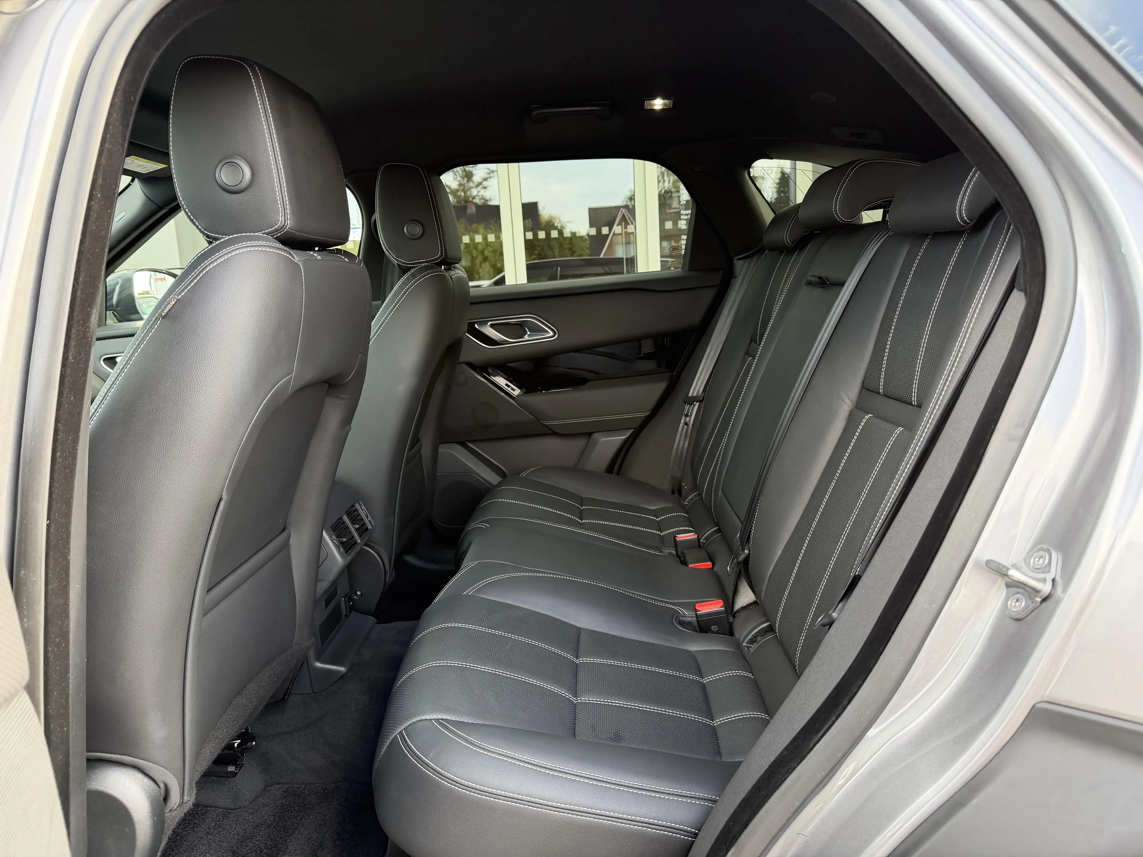 Land Rover Range Rover Velar P400e S — photo 7