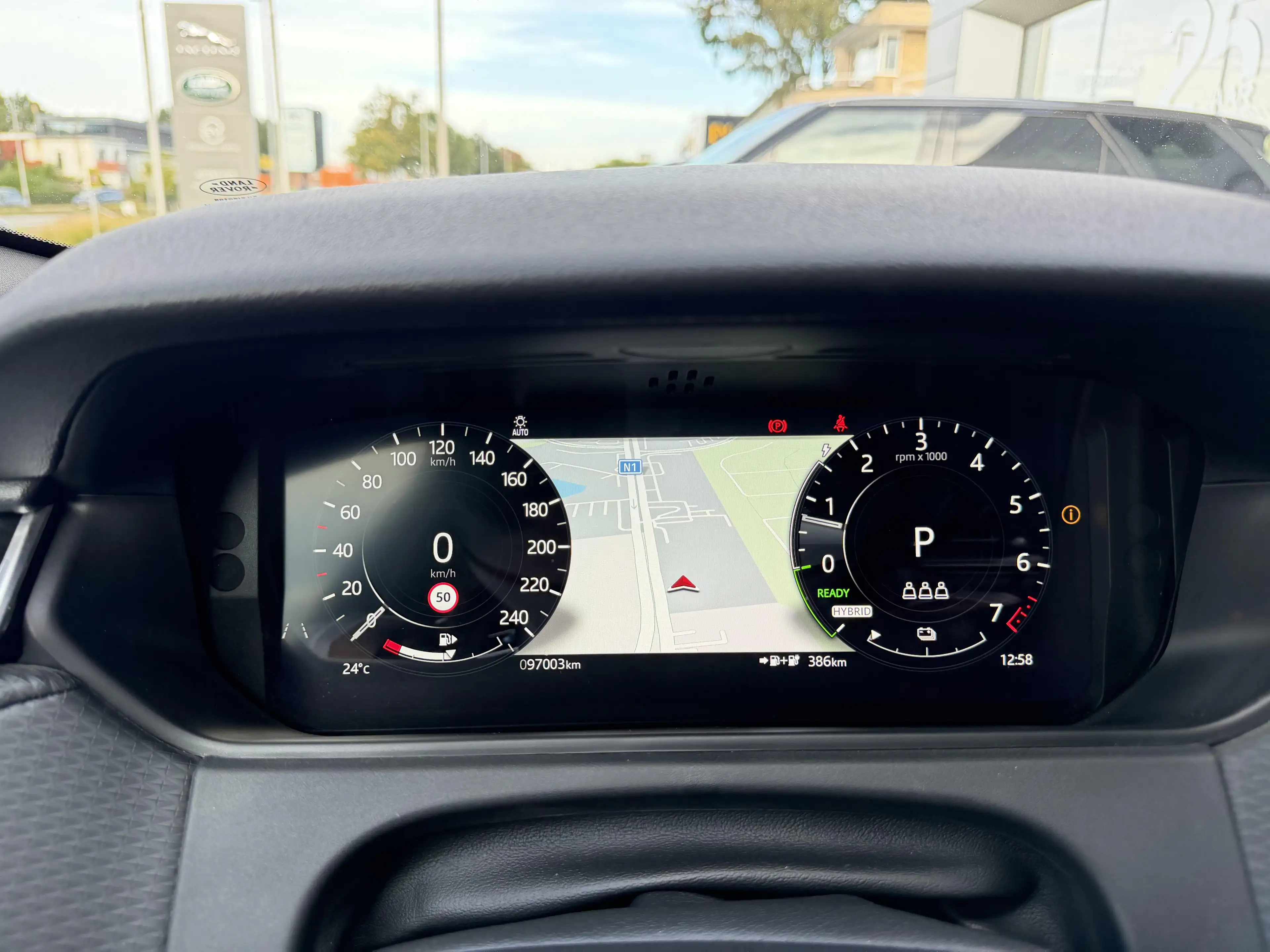 Land Rover Range Rover Velar P400e S — photo 14