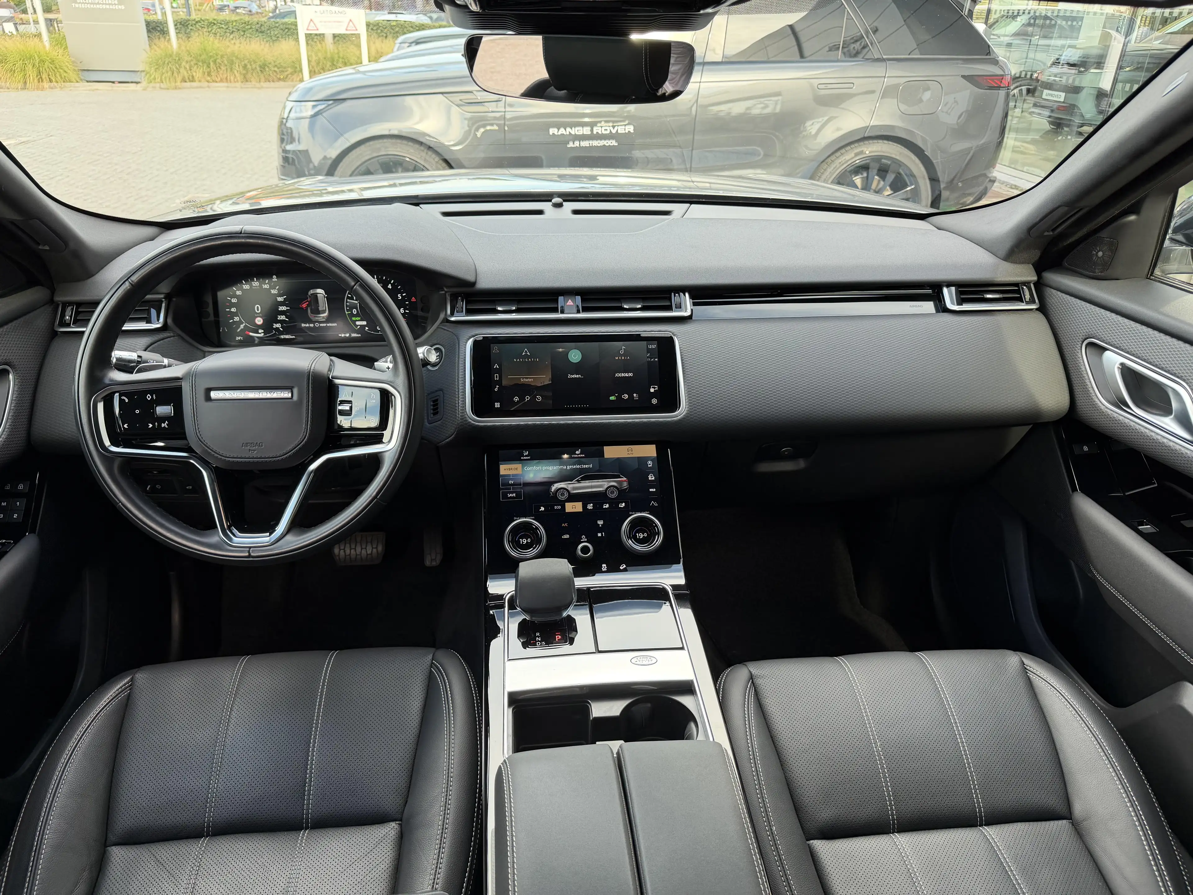 Land Rover Range Rover Velar P400e S — photo 8