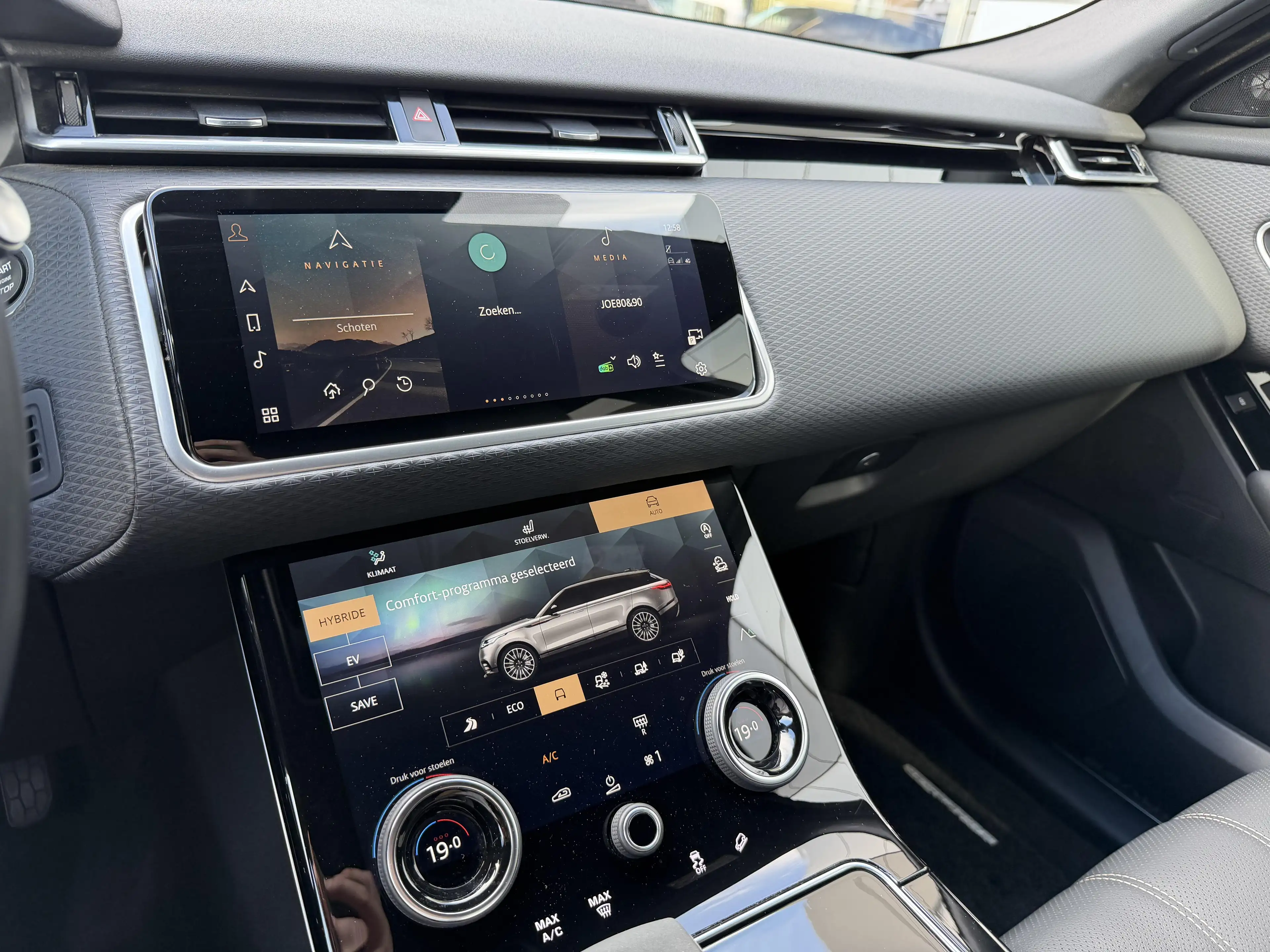 Land Rover Range Rover Velar P400e S — photo 15