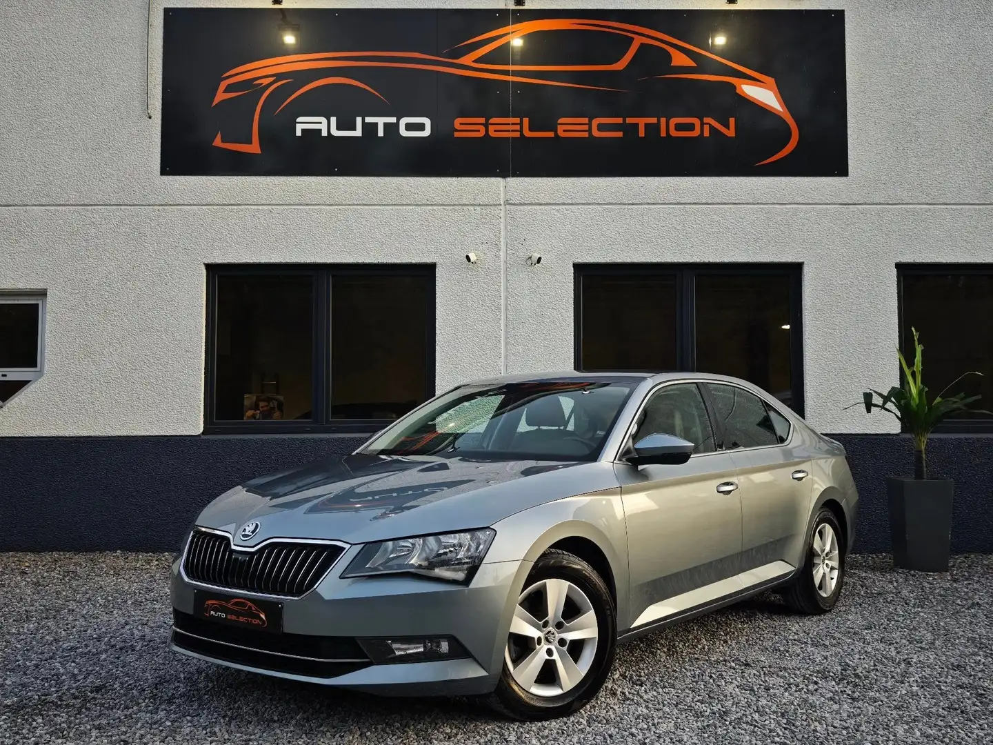 Skoda Superb 1.6 TDi Ambition - SIEGES ELEC - CARPLAY - CAMERA Grijs - 1