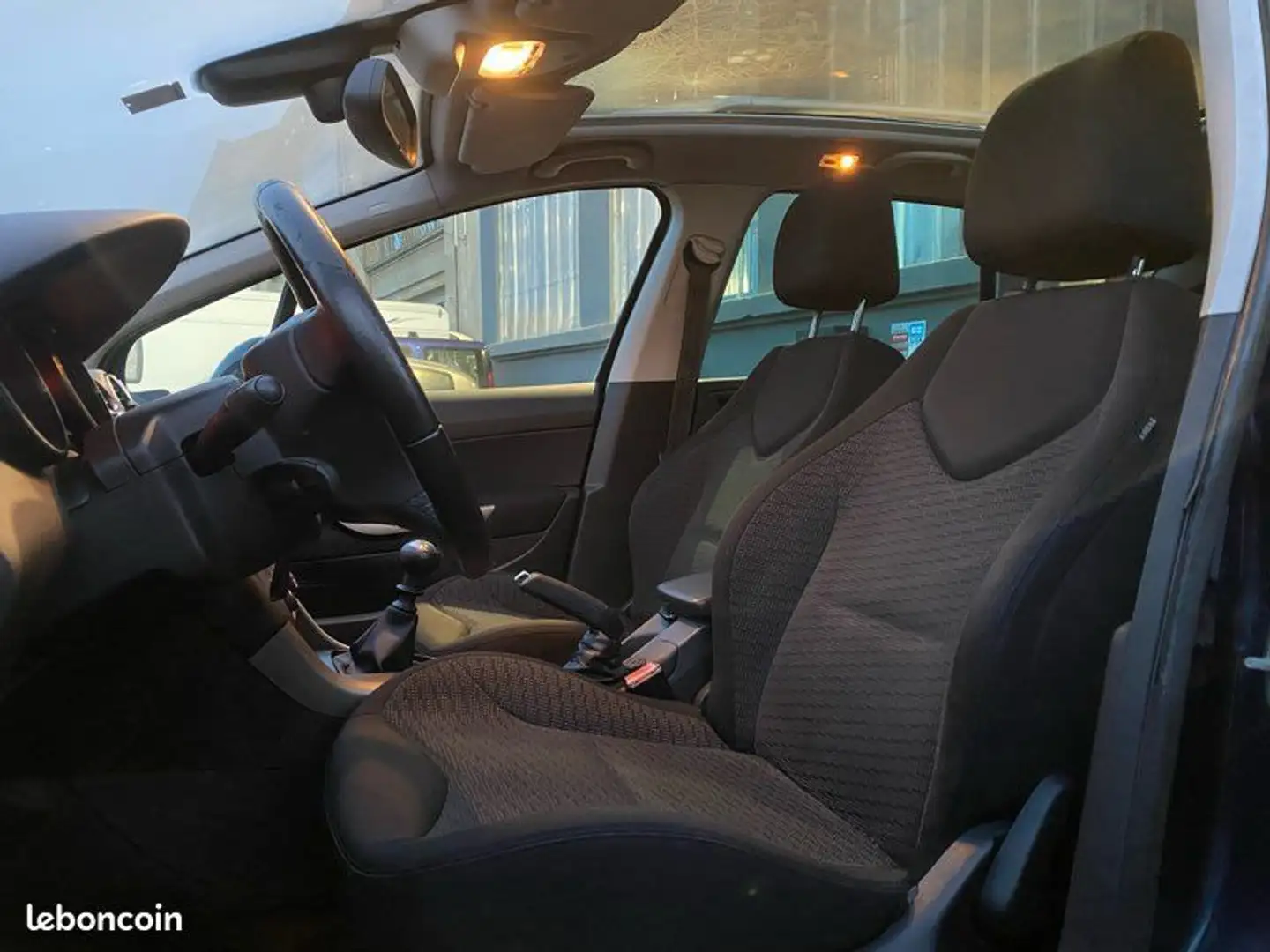 Peugeot 308 7 places bougies et bobines à prévoir témoins moteur allumé - Bleu - 2