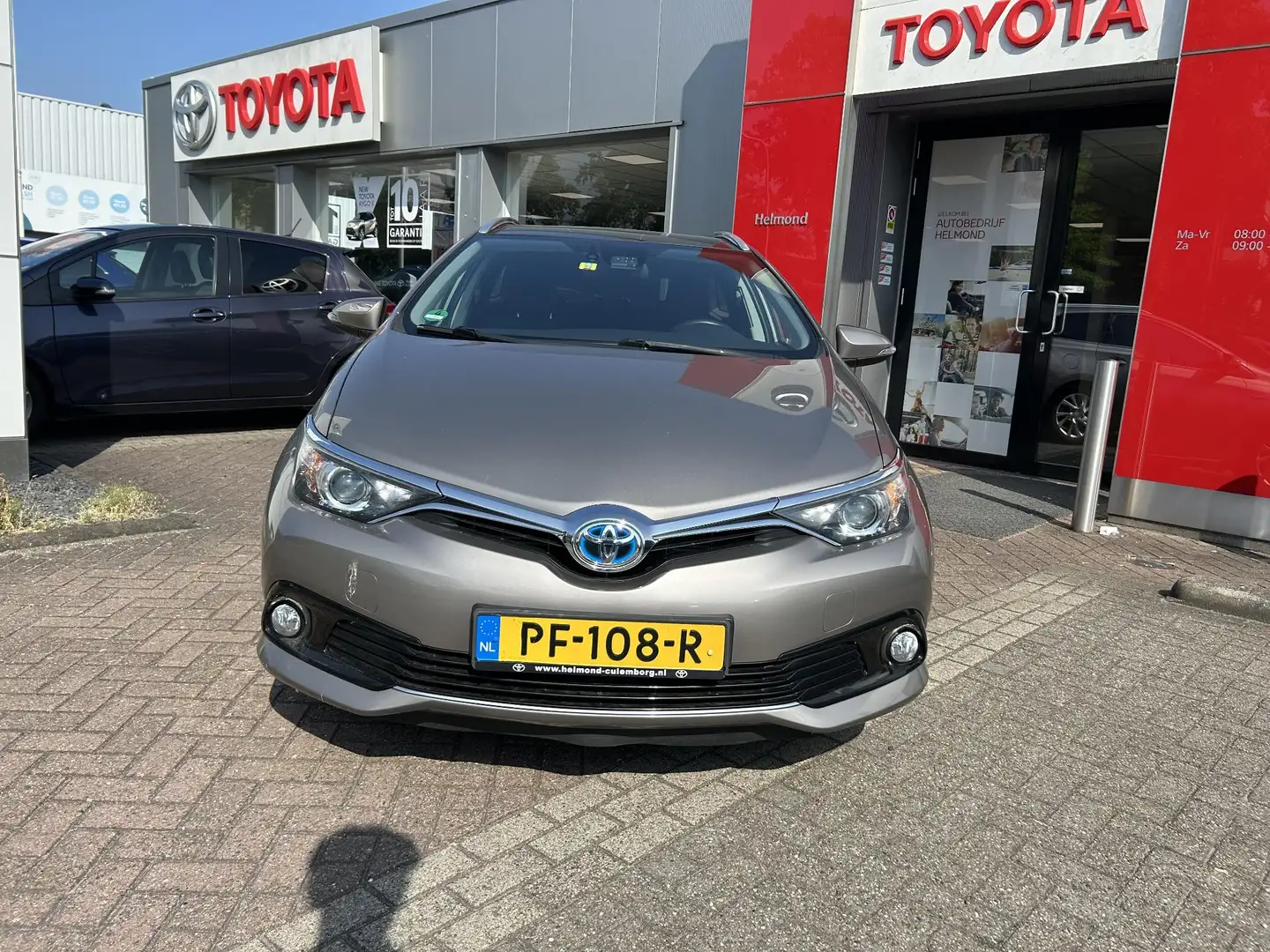Toyota Auris Touring Sports 1.8 Hybrid Lease Pro Toyota Auris T Bruin - 2