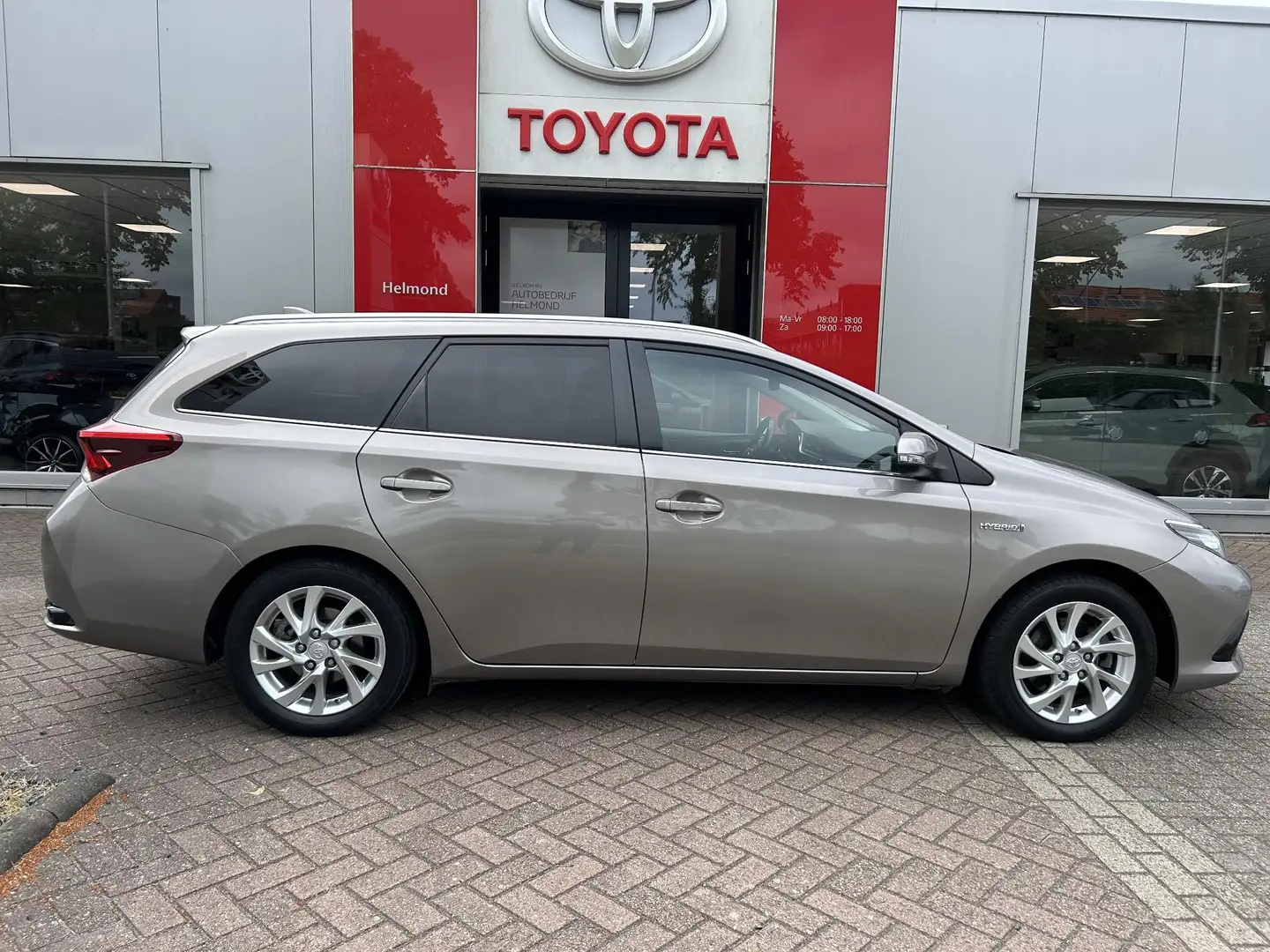 Toyota Auris Touring Sports 1.8 Hybrid Lease Pro Marrone - 2
