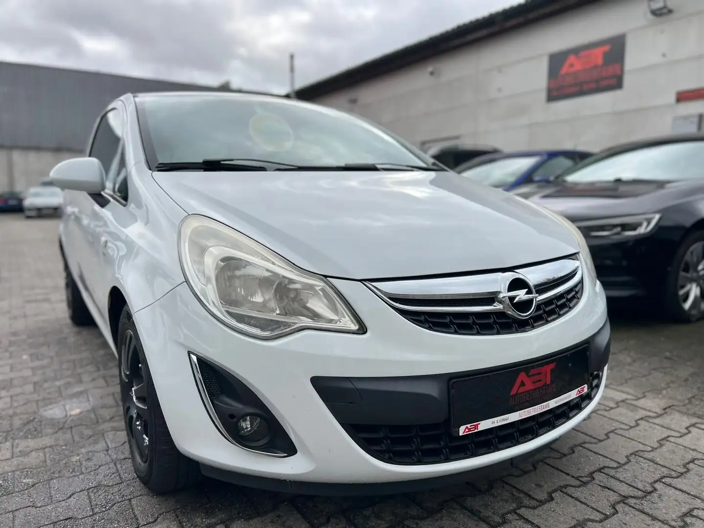 Opel Corsa D 1.4, TÜV NEU, Klima, PDC, SZH, Garantie Weiß - 1