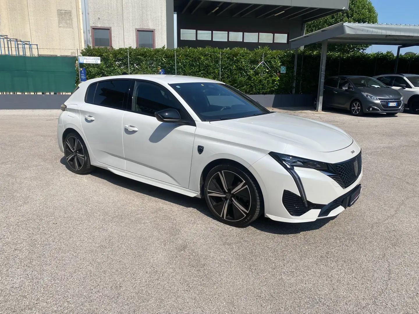 Peugeot 308 BlueHDi 130 S&S EAT8 GT Weiß - 2