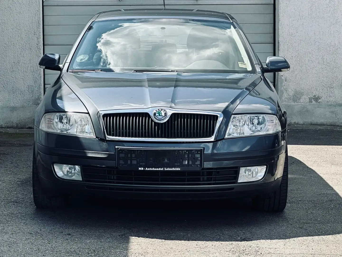 Skoda Octavia 1.9 TDI Lim.*NAVI*SHZ*TEMPO*AHK*PDC*TÜV siva - 2