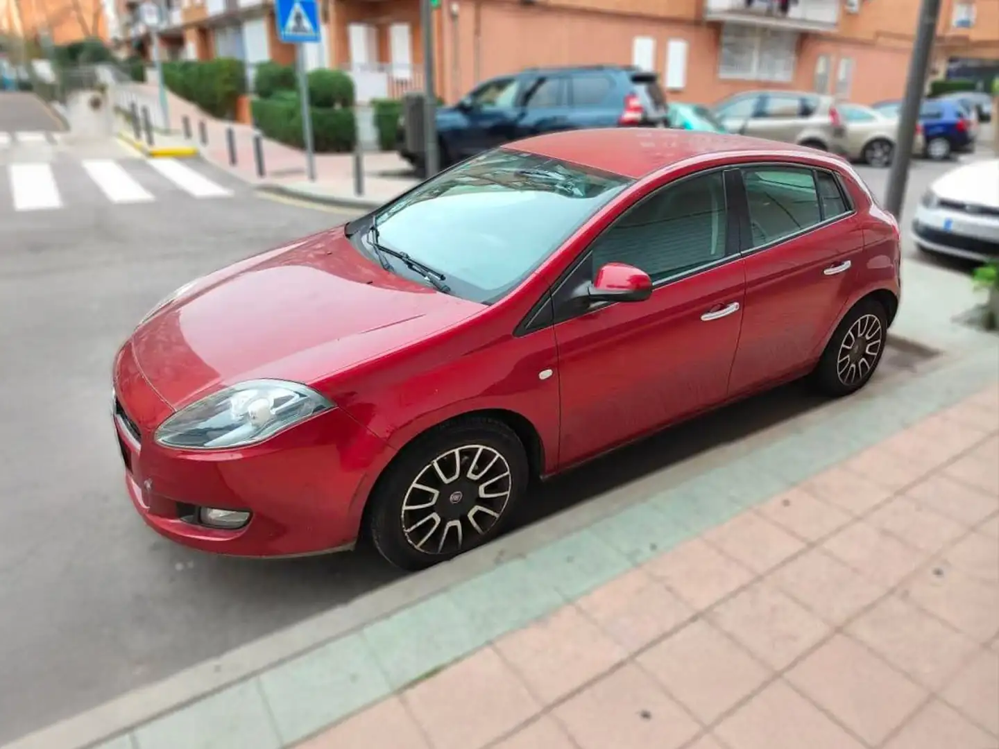 Fiat Bravo 1.6 16v Easy 105 CV Diesel Multijet Rojo - 2