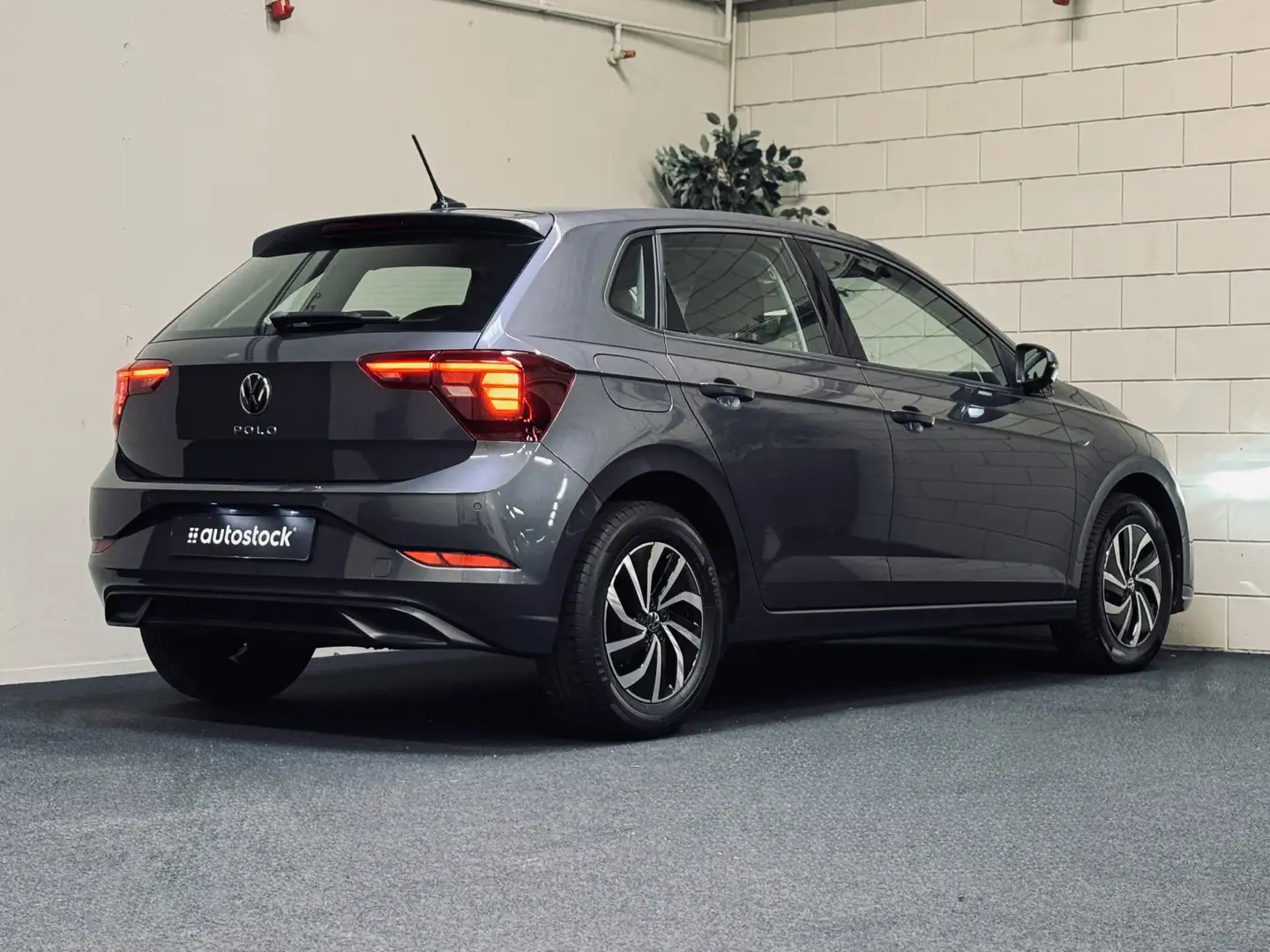 Volkswagen Polo 1.0 TSI Life | Camera | CarPlay | Stoelverw. Grijs - 2