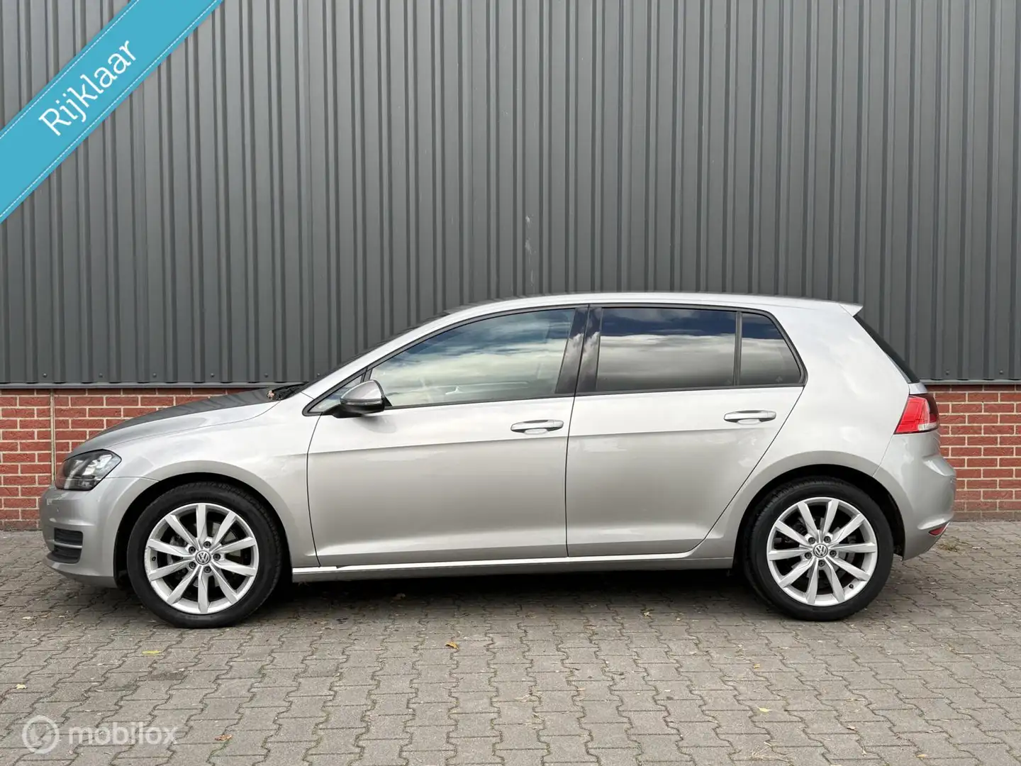 Volkswagen Golf 1.2 TSI Trendline 5 Deurs Airco Xenon Led Apk Mult Grijs - 2