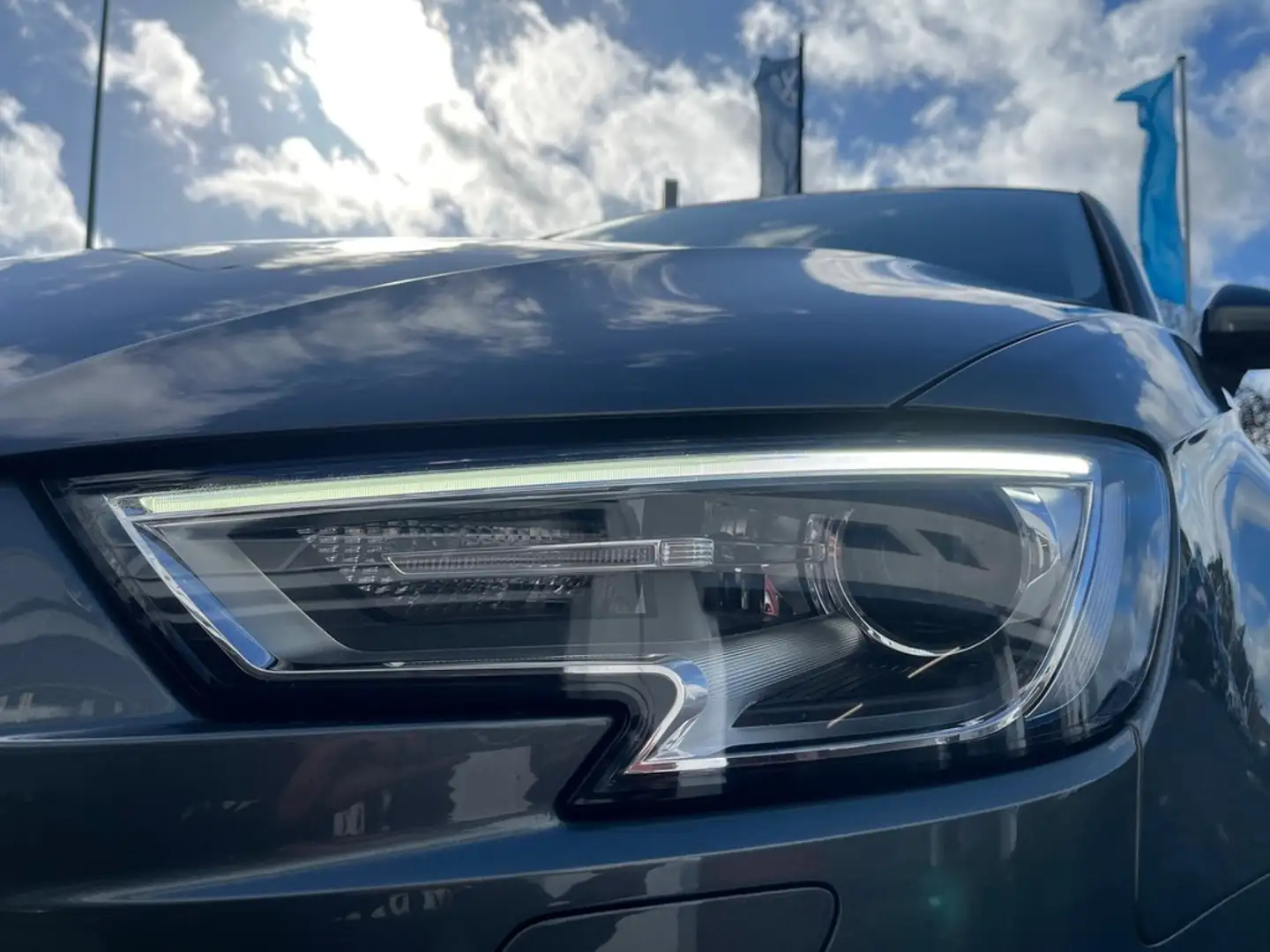 Audi A3 Sportback 1.0 TFSI Grau - 2