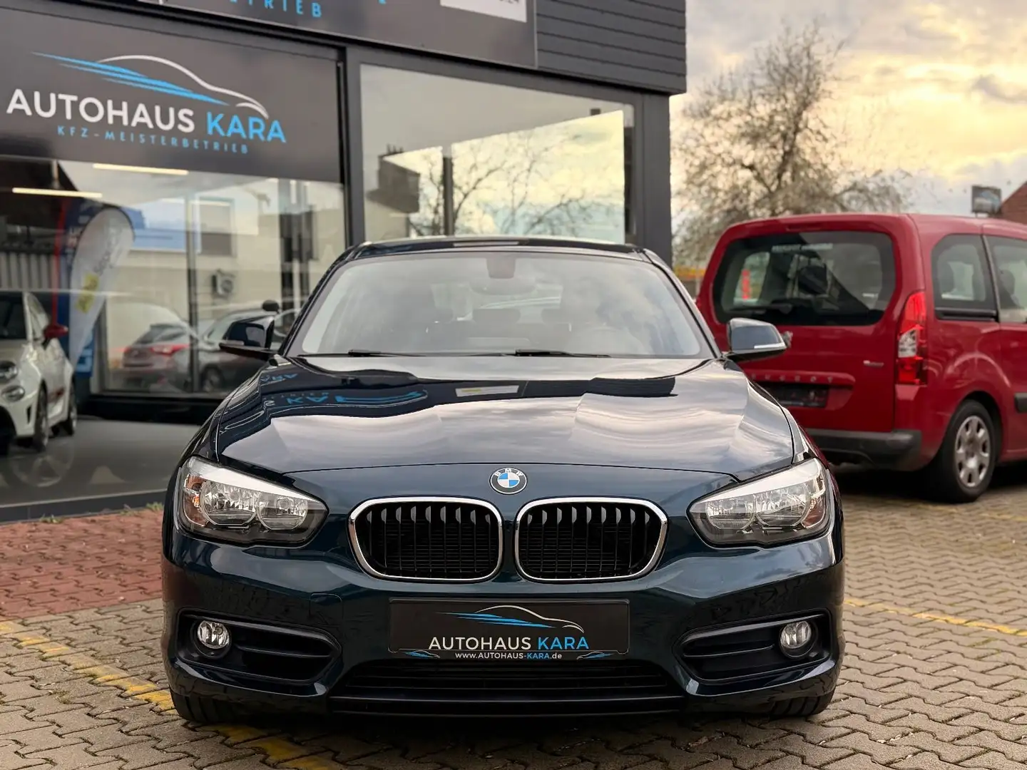 BMW 118 i Sport Line *Automatik* Blau - 2