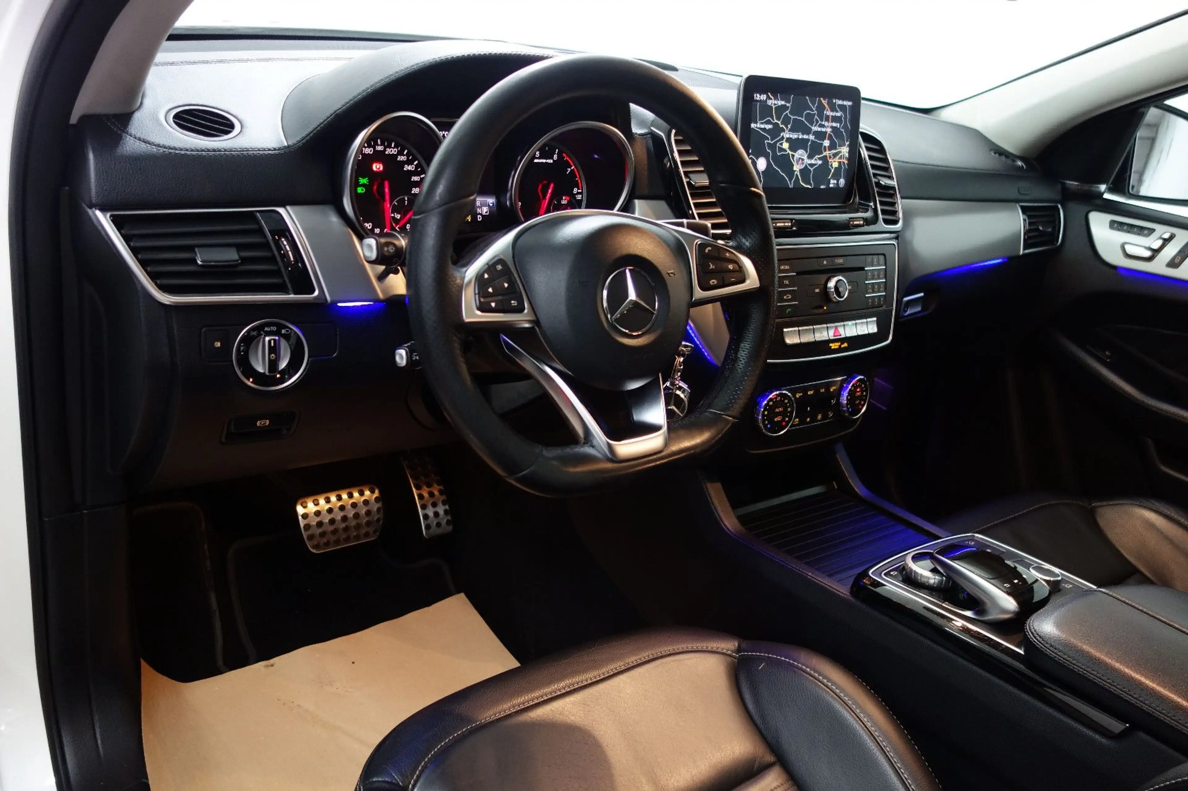Mercedes-Benz GLE 43 AMG Coupe Designo 9G/360°/Pan/Night/21-Zo — photo 11
