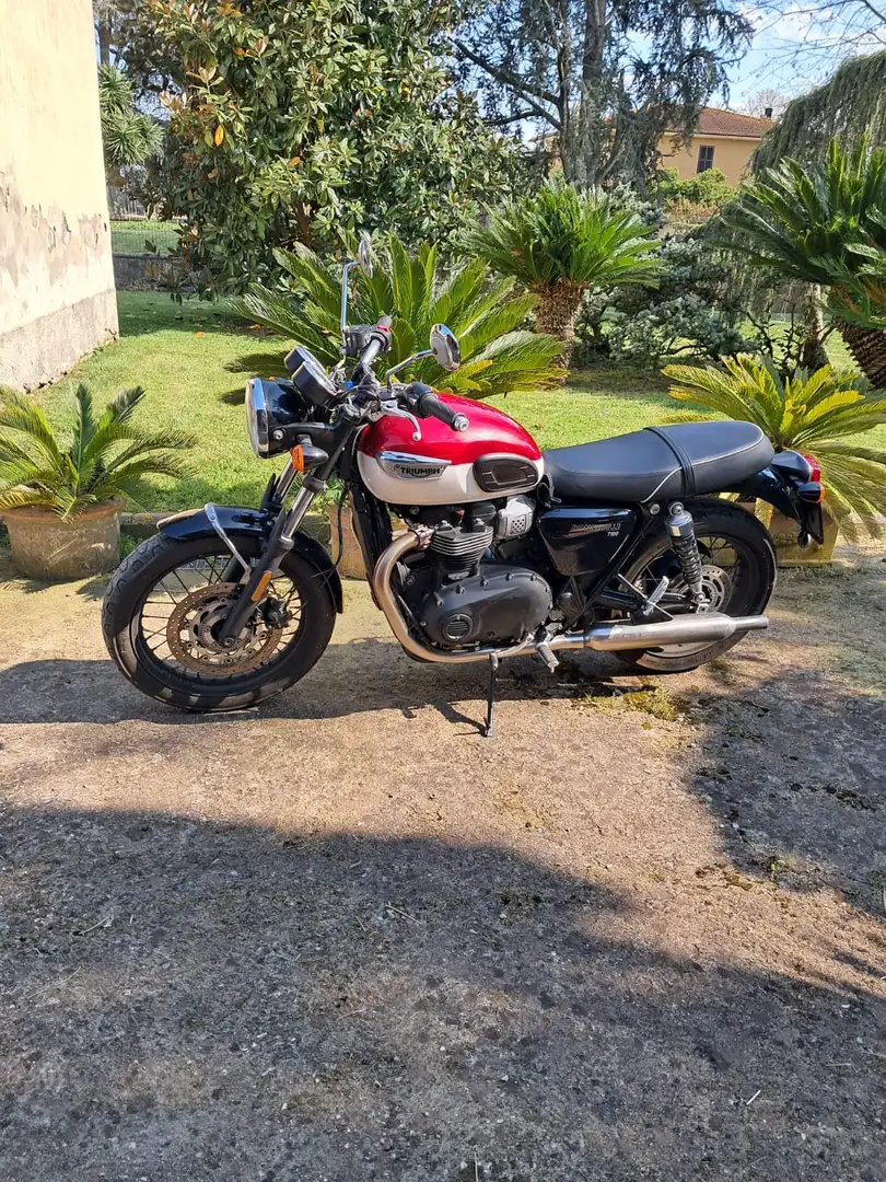 Triumph Bonneville T100 - 1