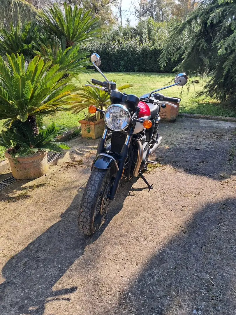 Triumph Bonneville T100 - 2