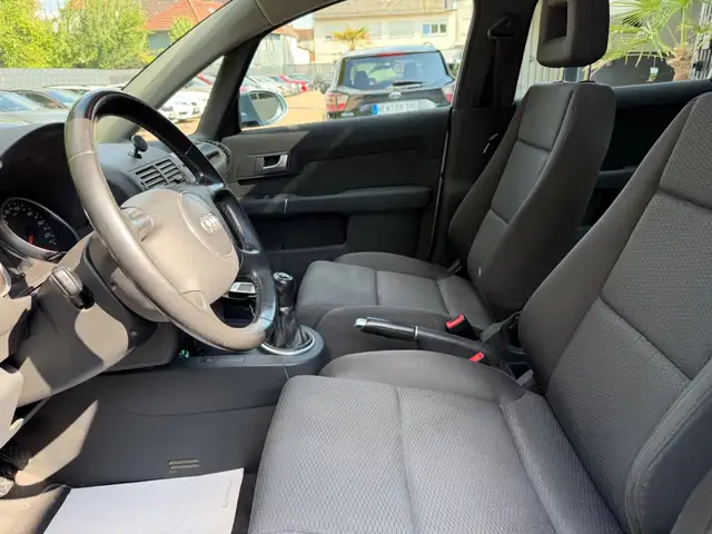 Audi A2 view 10