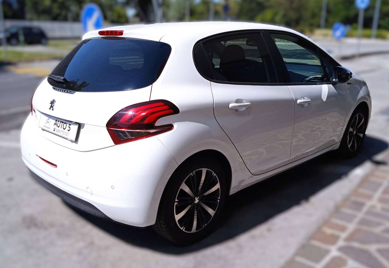 Peugeot 208 1.2 Signature 82 CV