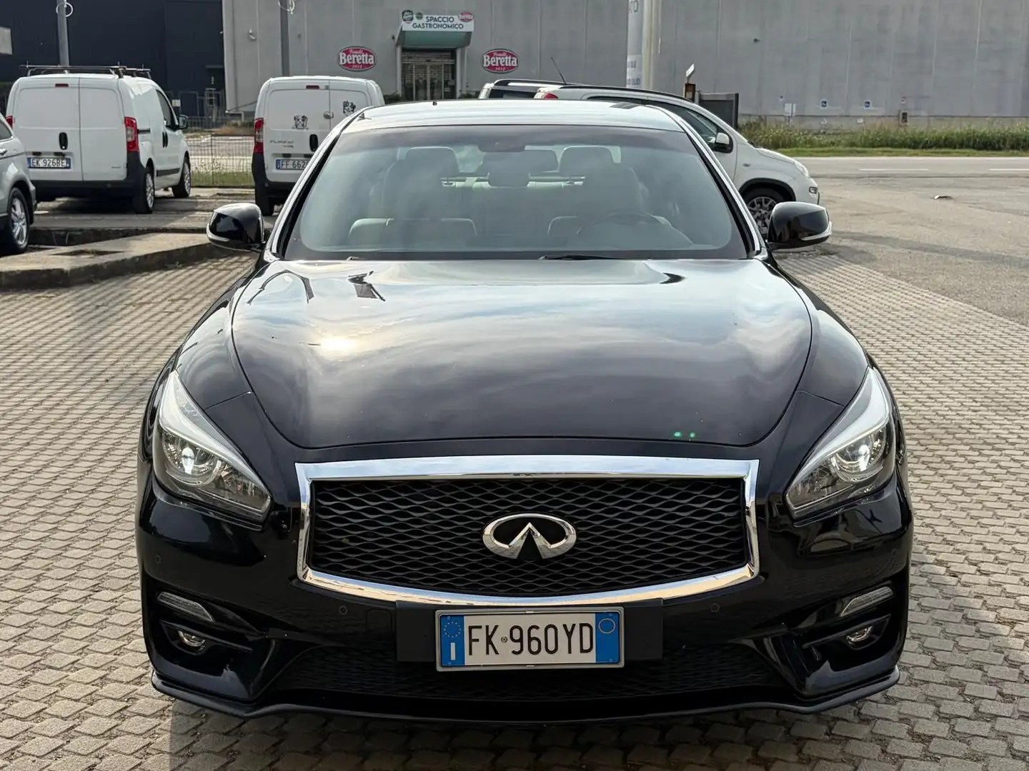Infiniti Q70 Q70 2.2d Premium Executive auto E6 Schwarz - 2