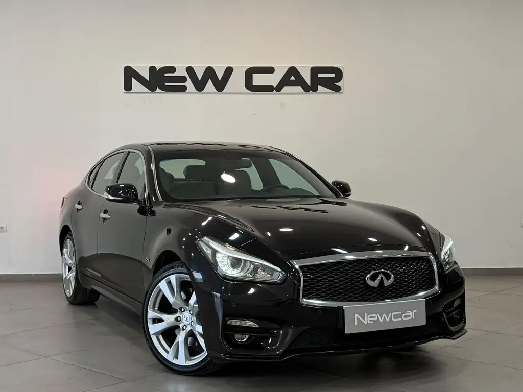 Infiniti Q70