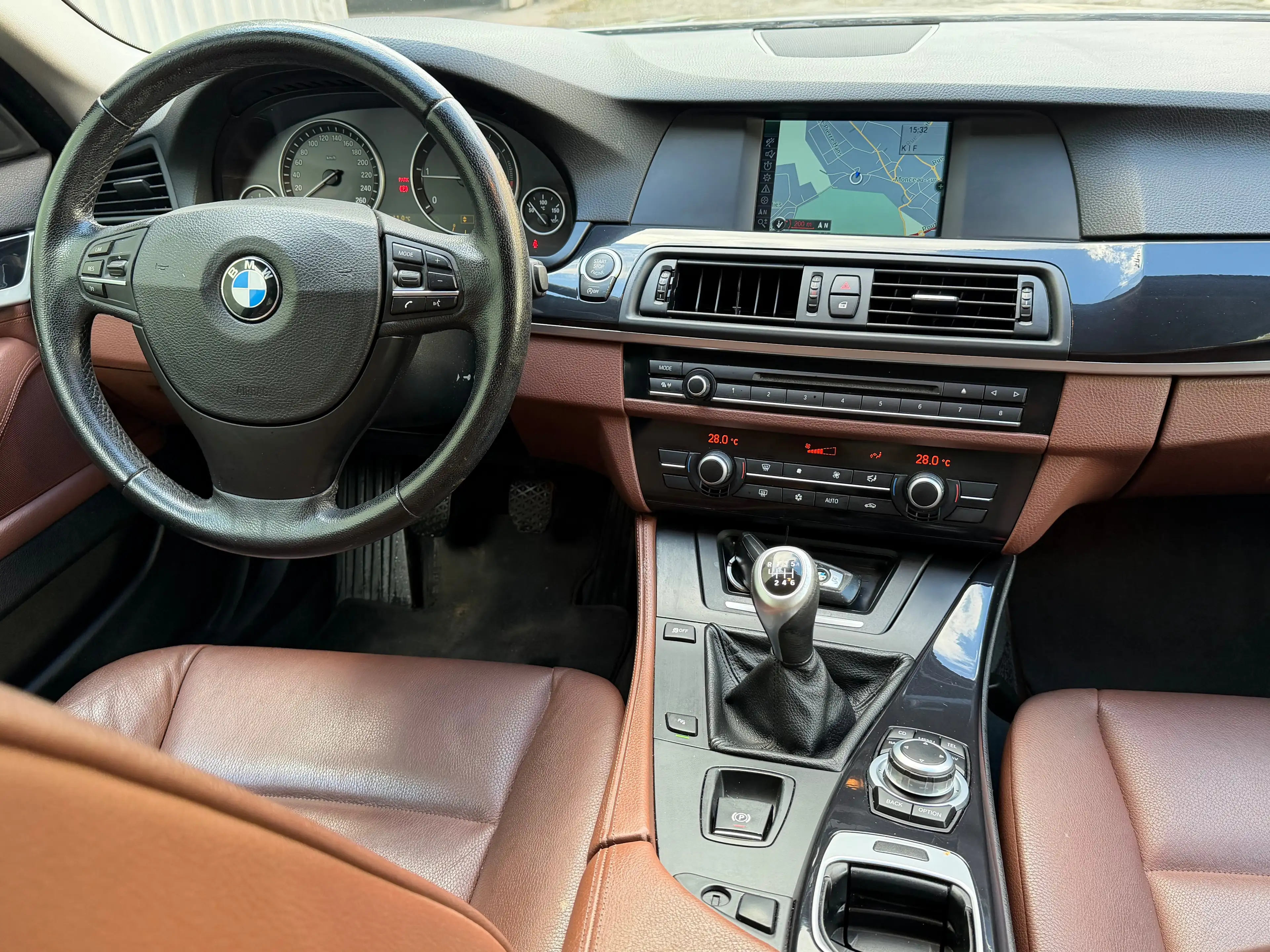 BMW 520 D//NAVI//CUIR//1MAIN — photo 11