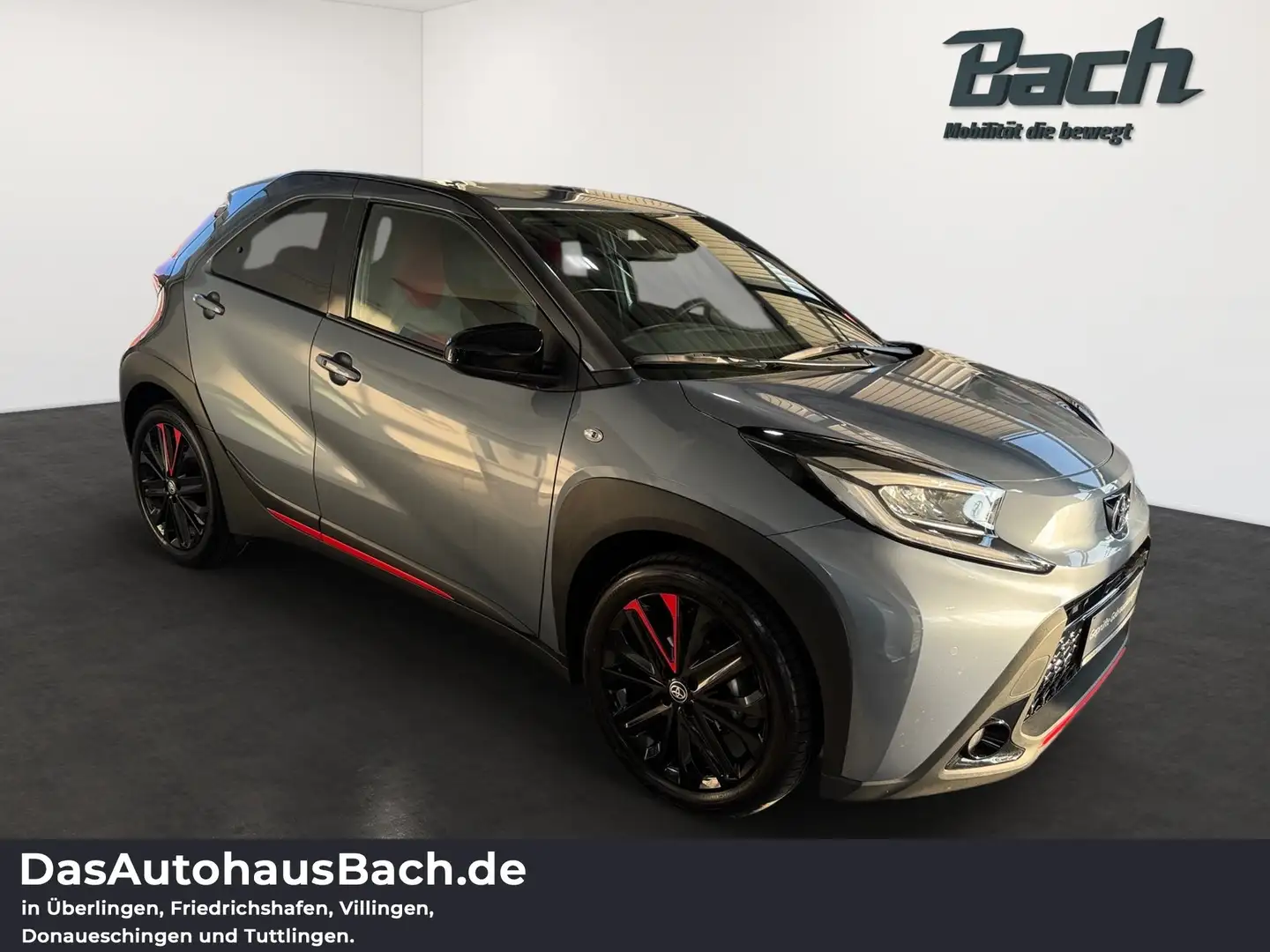Toyota Aygo X 1.0 l Undercover Automatik JBL-Sound LED Grijs - 2