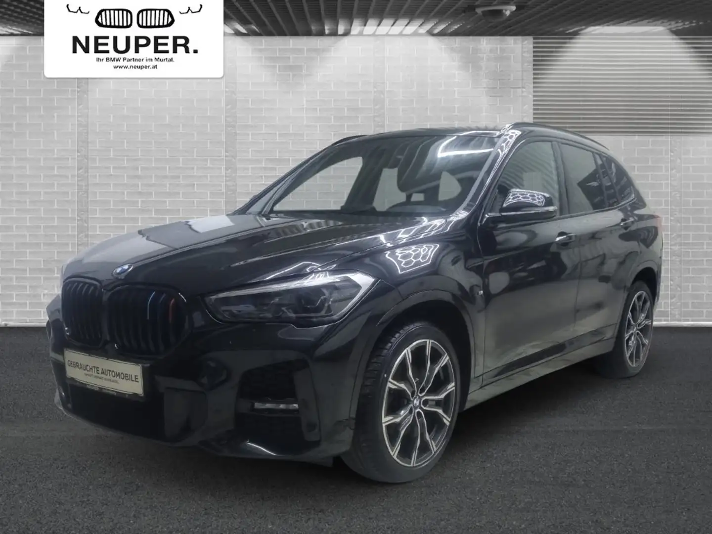 BMW X1 xDrive18d Schwarz - 1