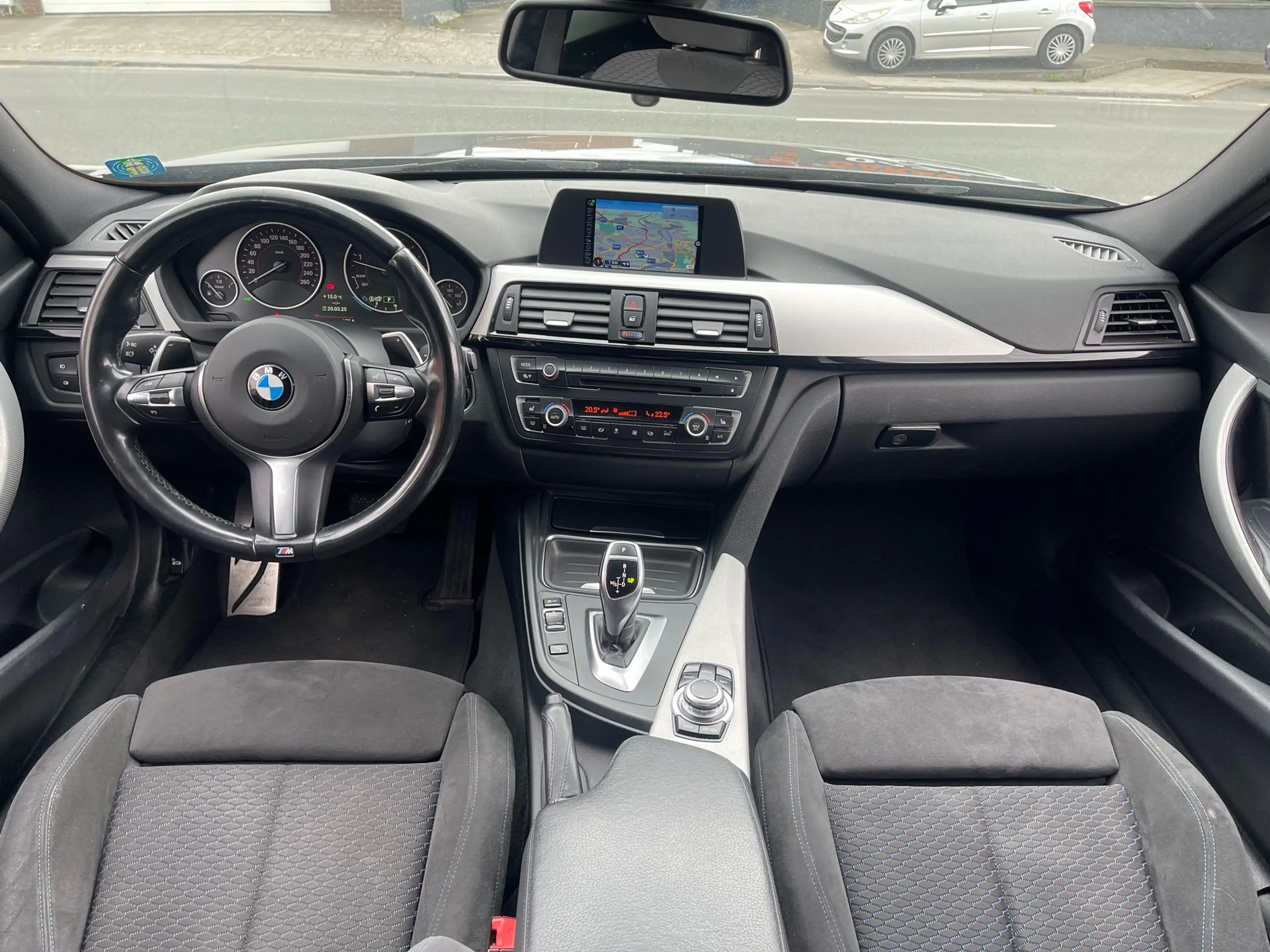 BMW 330 D X DRIVE / GARANTIE 12 MOIS / CARNET / 1er MAIN — photo 12