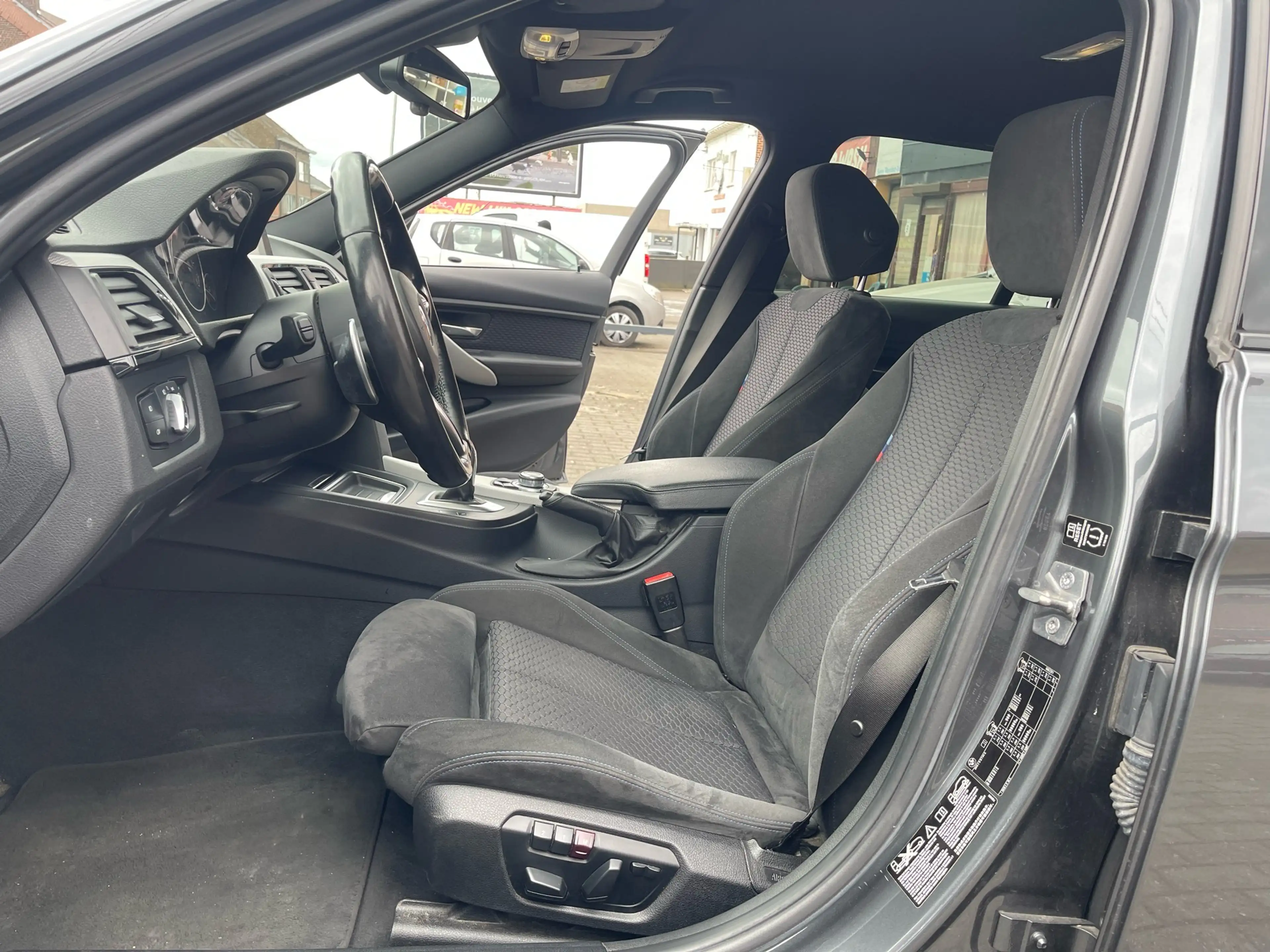 BMW 330 D X DRIVE / GARANTIE 12 MOIS / CARNET / 1er MAIN — photo 10