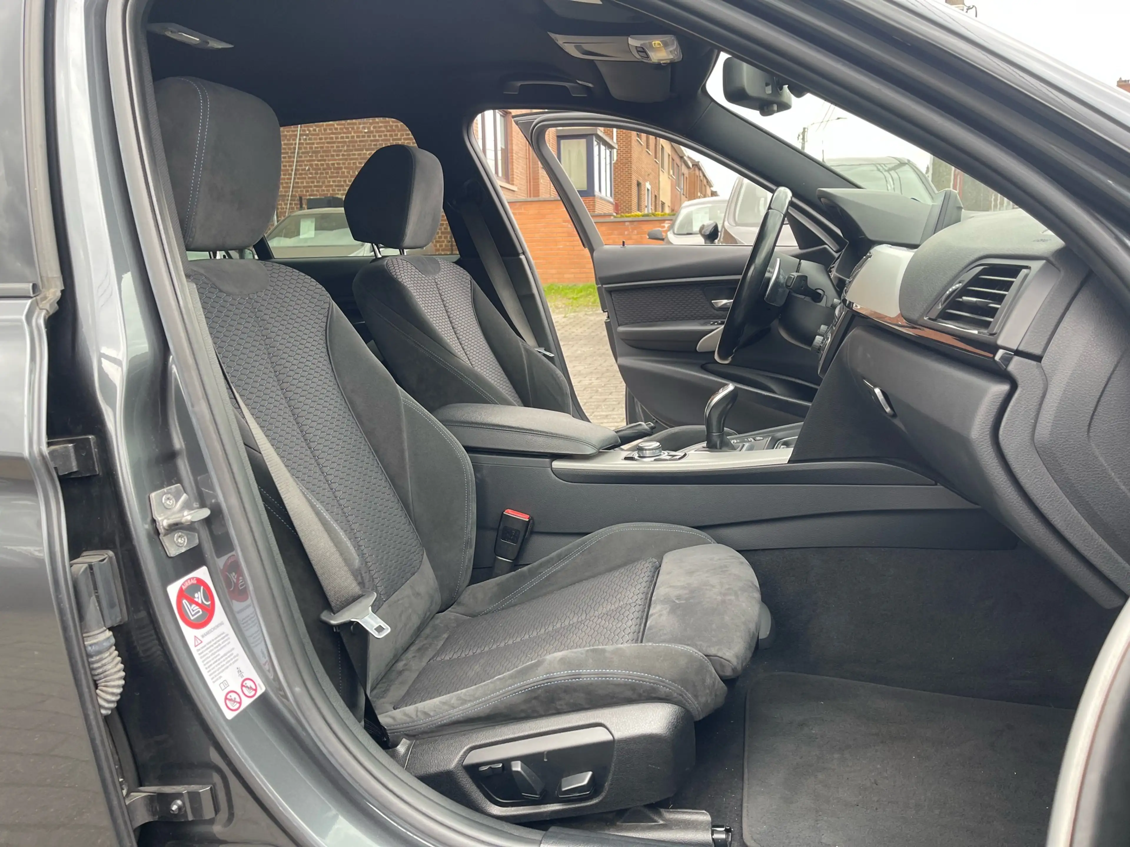 BMW 330 D X DRIVE / GARANTIE 12 MOIS / CARNET / 1er MAIN — photo 11