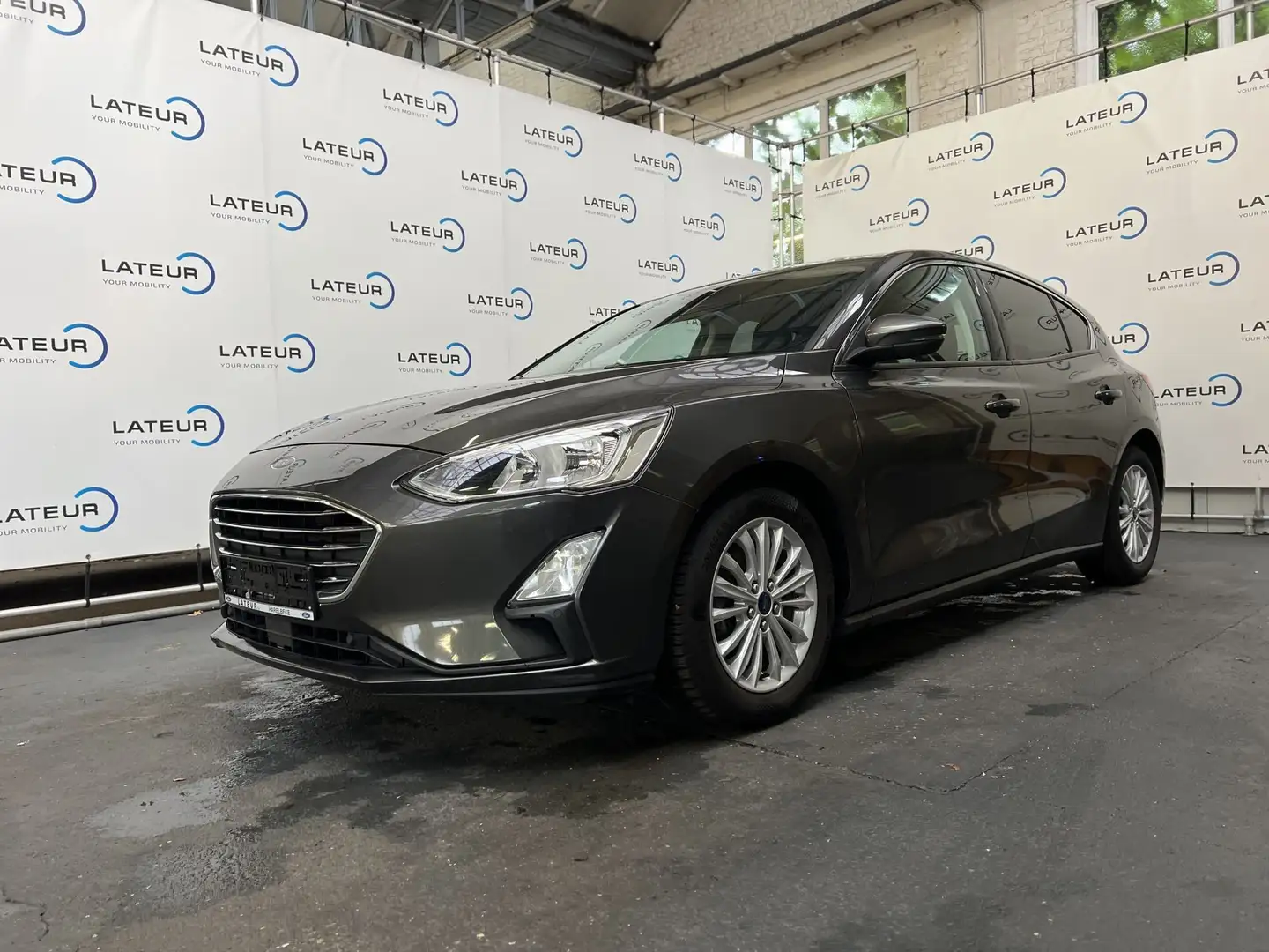 Ford Focus Titanium Business 1.0i EcoBoost 125pk / 92kW M6 - Grijs - 1