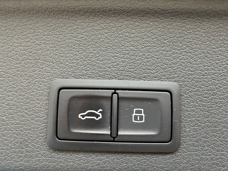 Audi A4 Avant,19 Zoll,Alcantara,schw. AHK,Scheckheft — photo 14