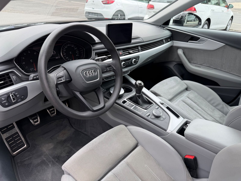Audi A4 Avant,19 Zoll,Alcantara,schw. AHK,Scheckheft — photo 8
