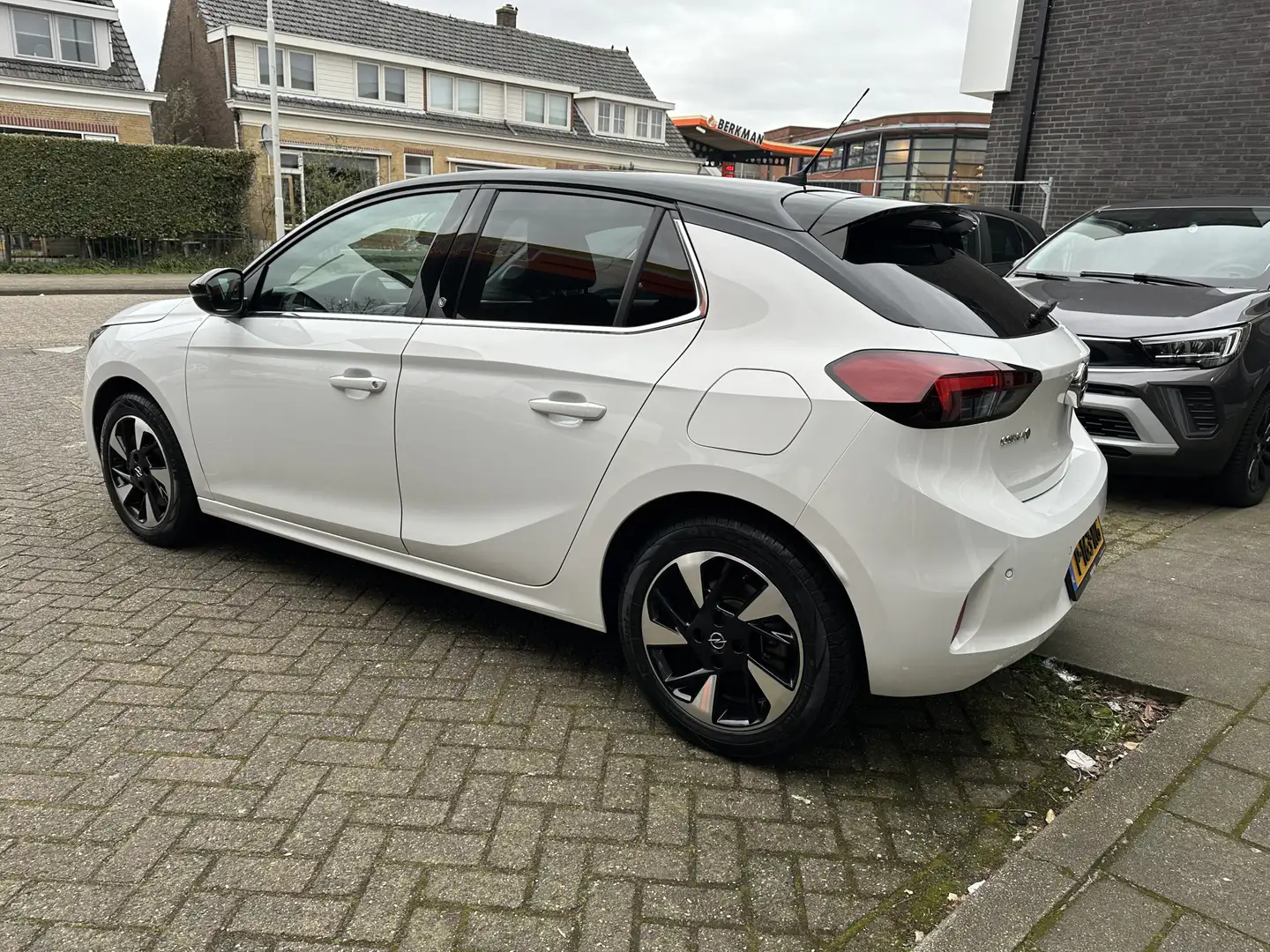 Opel Corsa-e Elegance 3 fase 50 kWh ECC/Navi-Tel/Parkeerhulp. Wit - 2