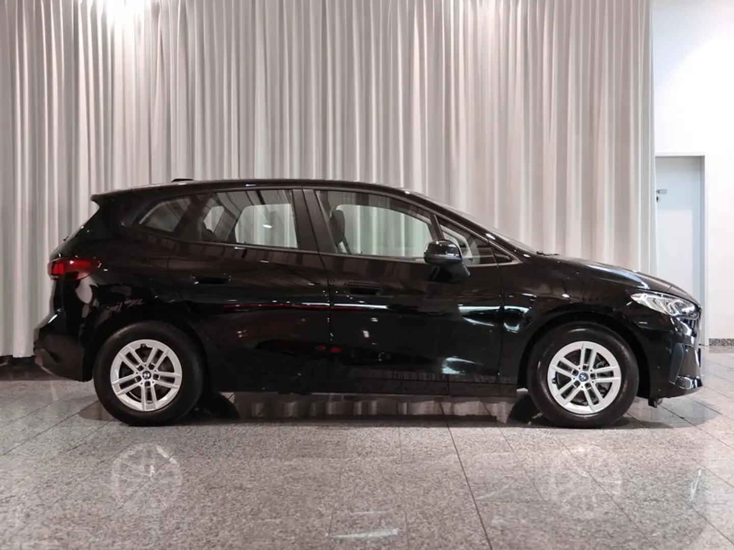 BMW 225 e xDrive Active Tourer LKHZ DrivAss+ RFK DAB Navi Schwarz - 2