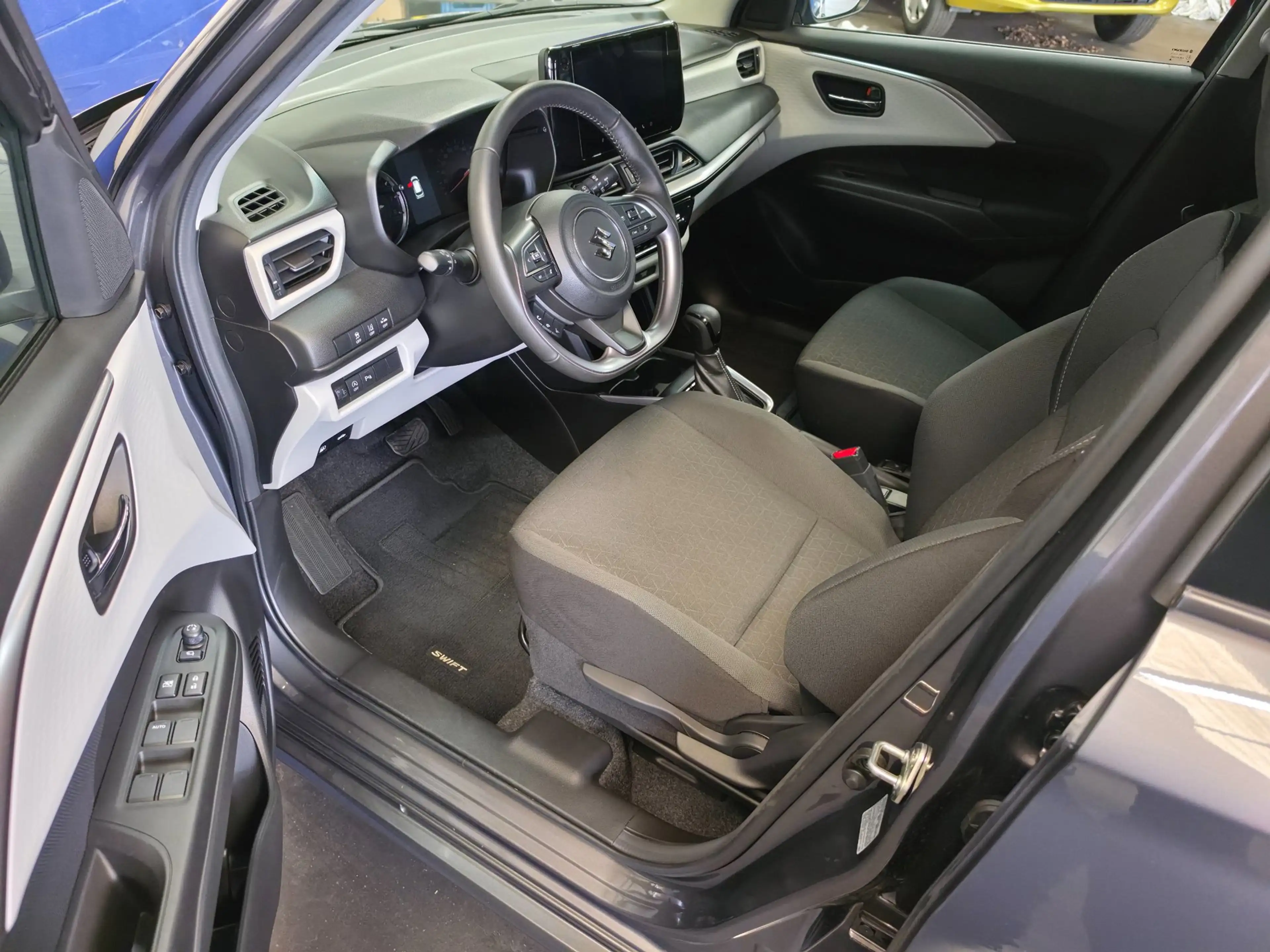 Suzuki Swift 1.2 Style Smart Hybrid — photo 5