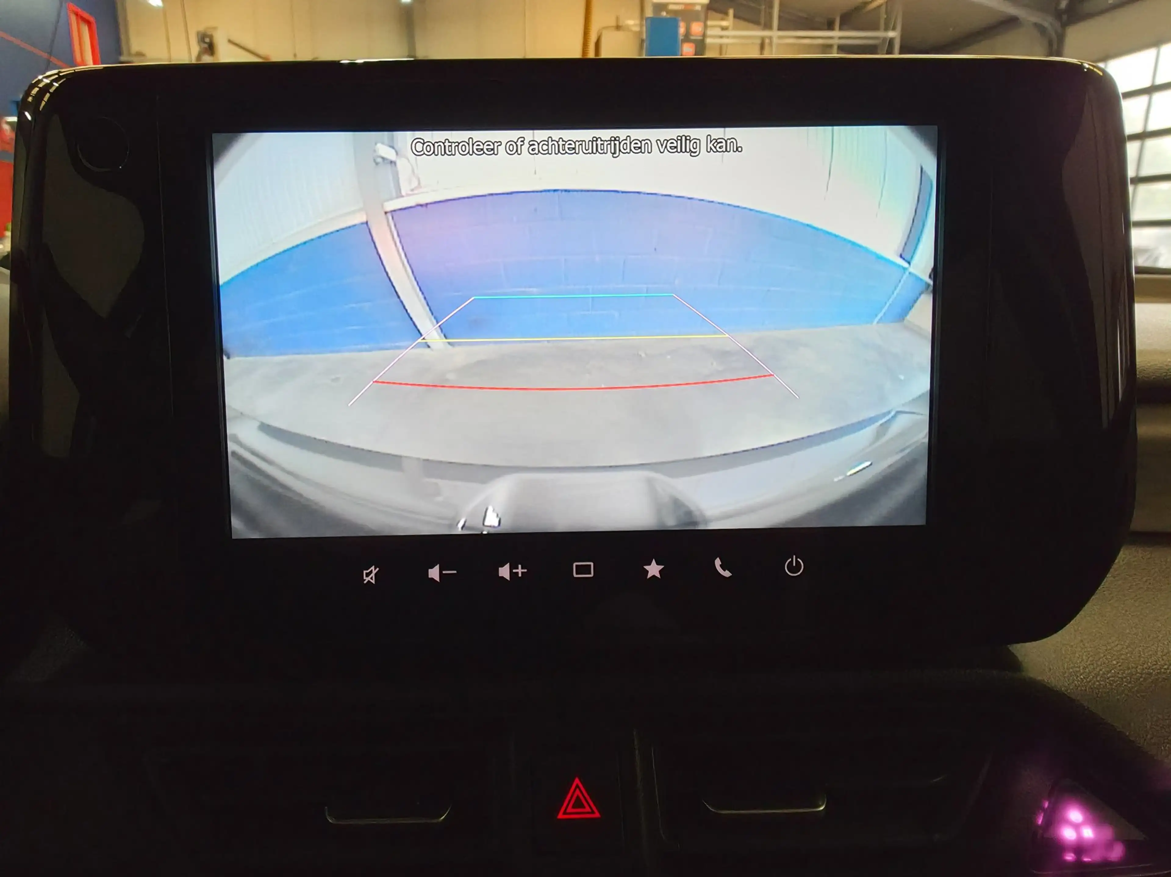 Suzuki Swift 1.2 Style Smart Hybrid — photo 8