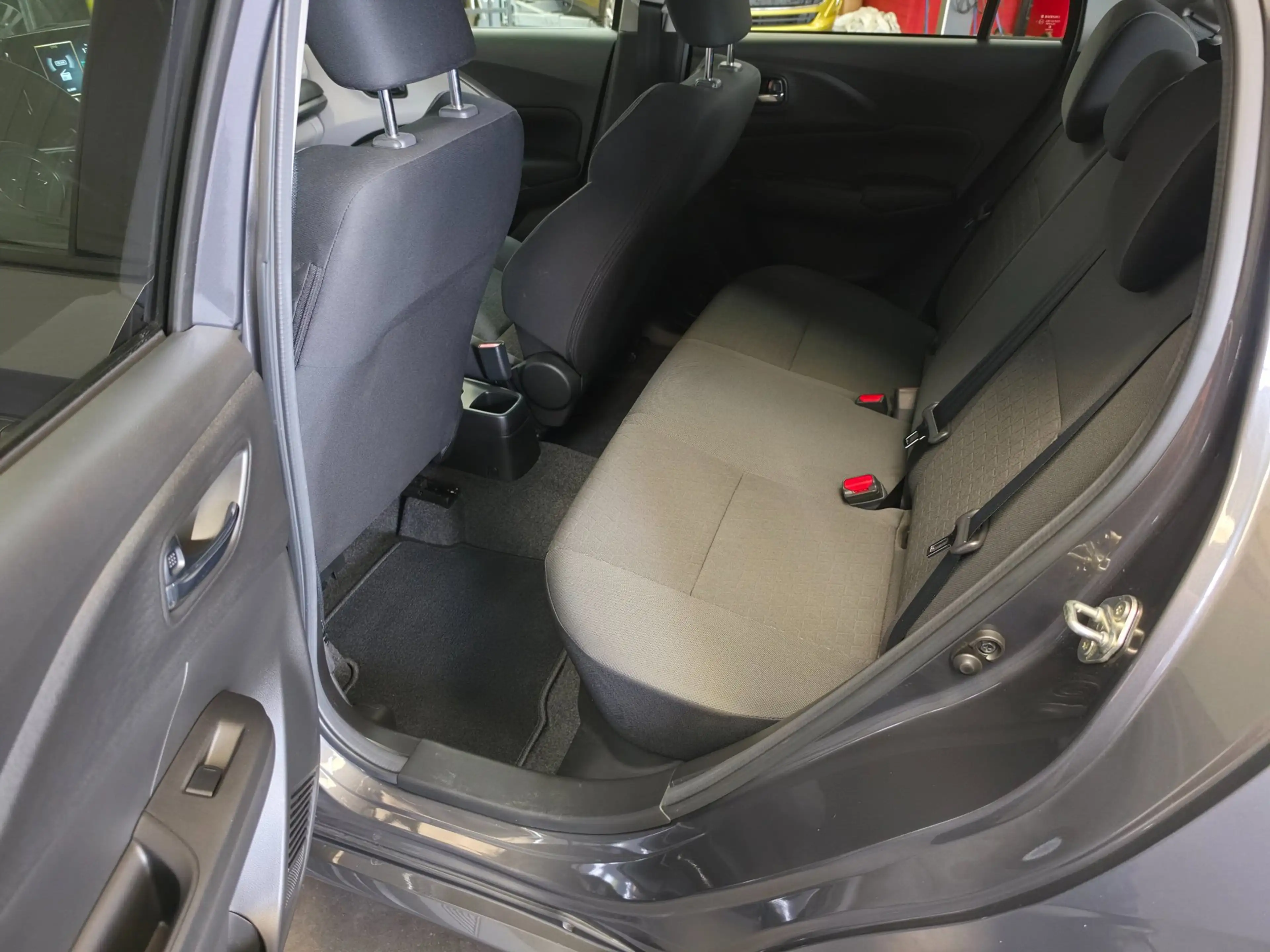 Suzuki Swift 1.2 Style Smart Hybrid — photo 9