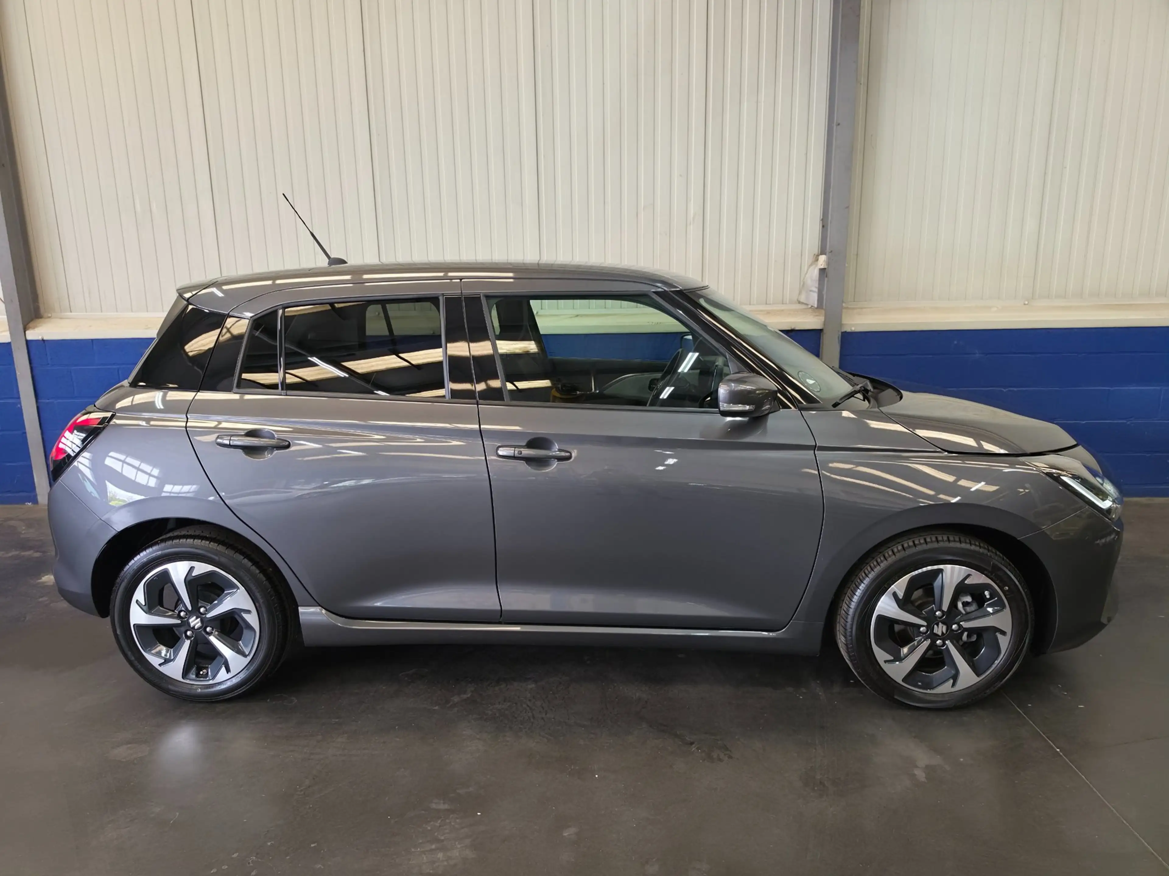 Suzuki Swift 1.2 Style Smart Hybrid — photo 4