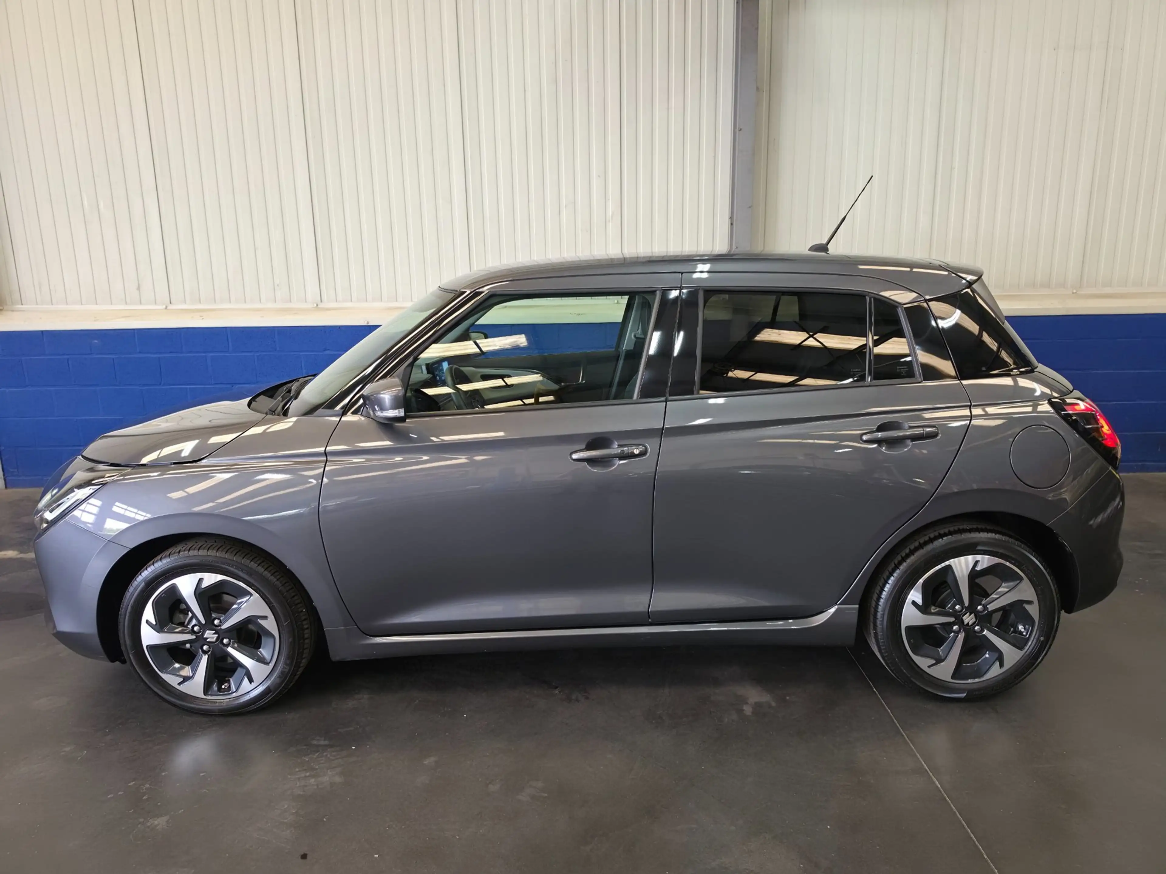 Suzuki Swift 1.2 Style Smart Hybrid — photo 2