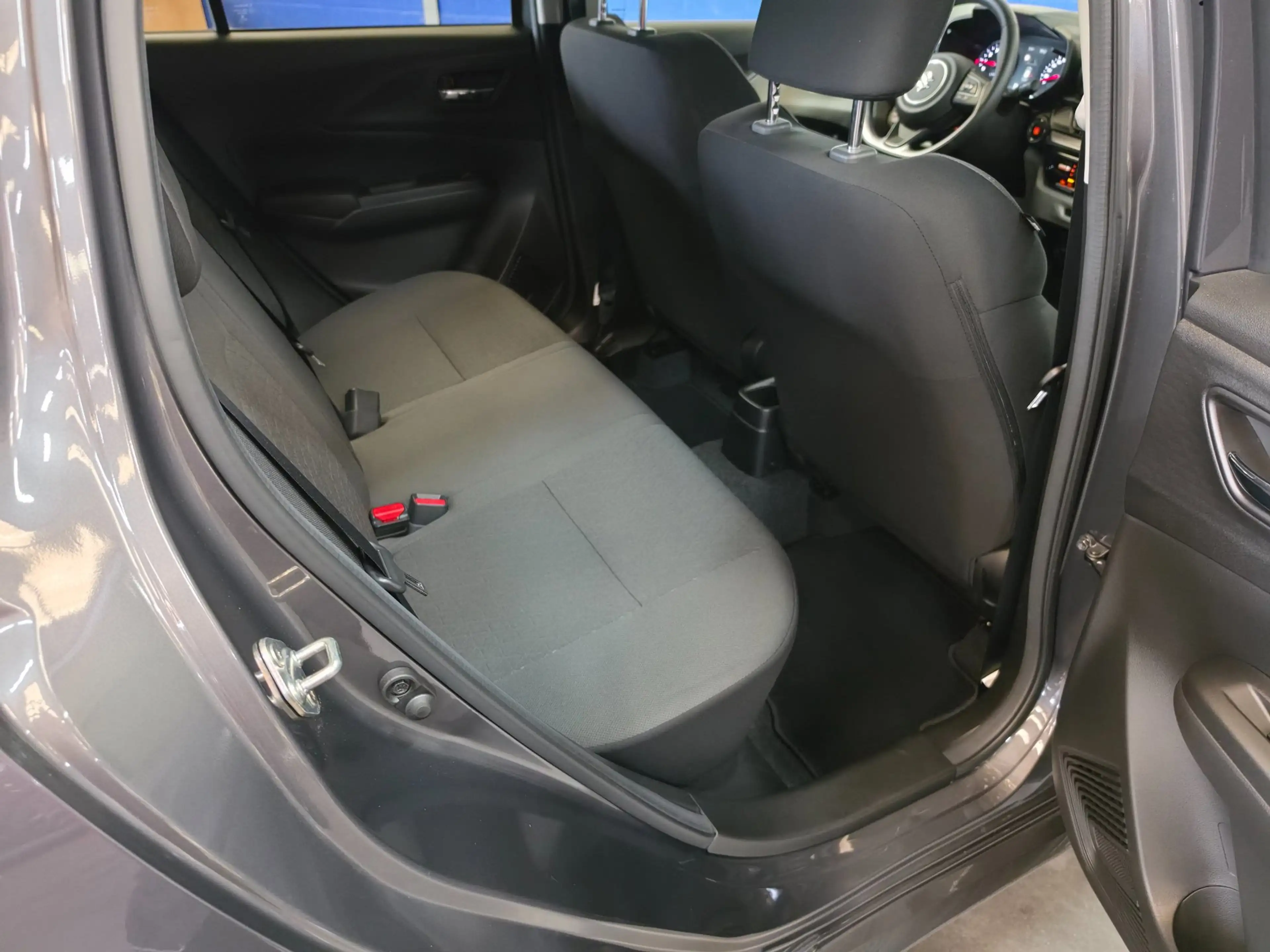 Suzuki Swift 1.2 Style Smart Hybrid — photo 13