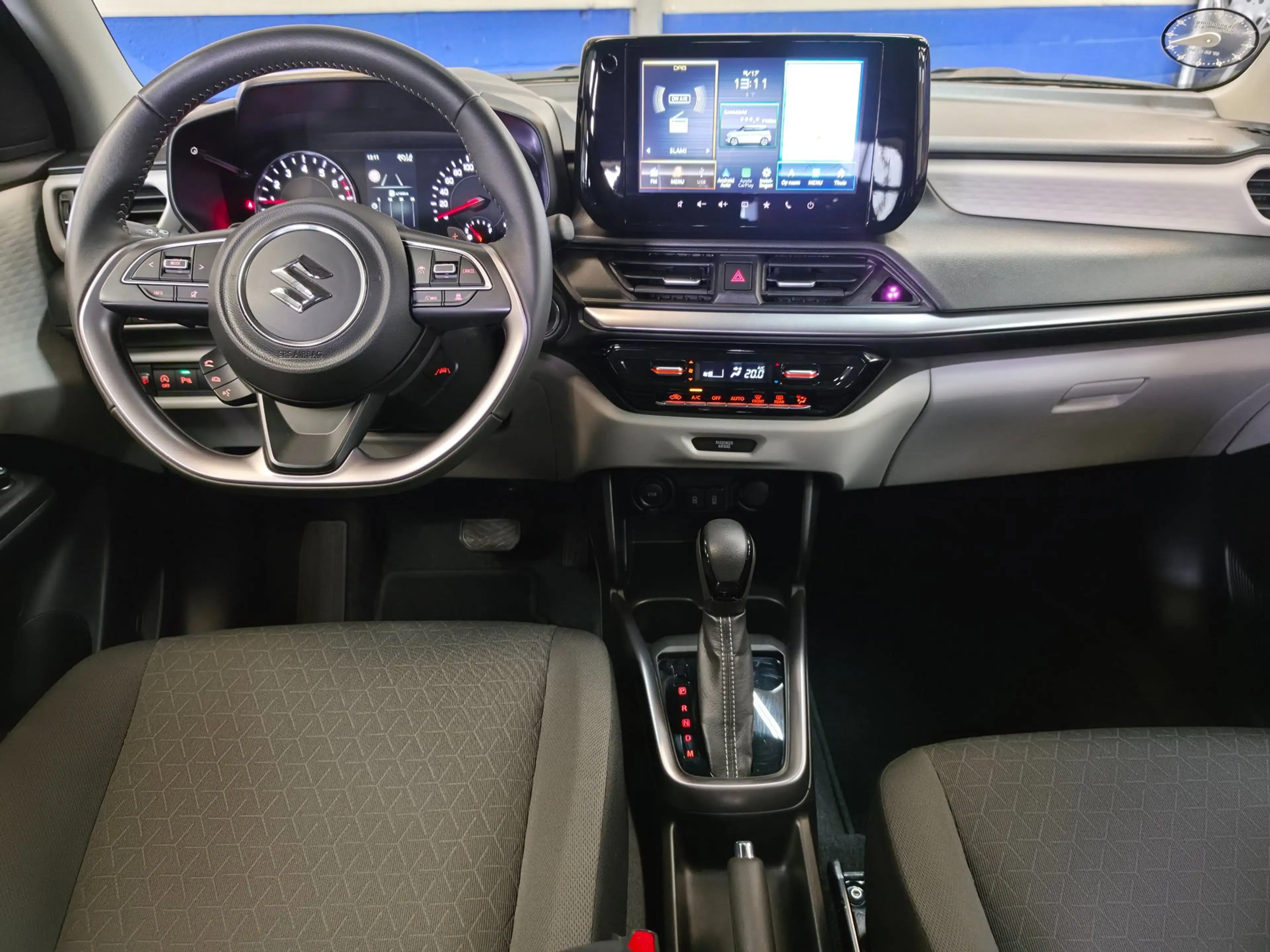 Suzuki Swift 1.2 Style Smart Hybrid — photo 10