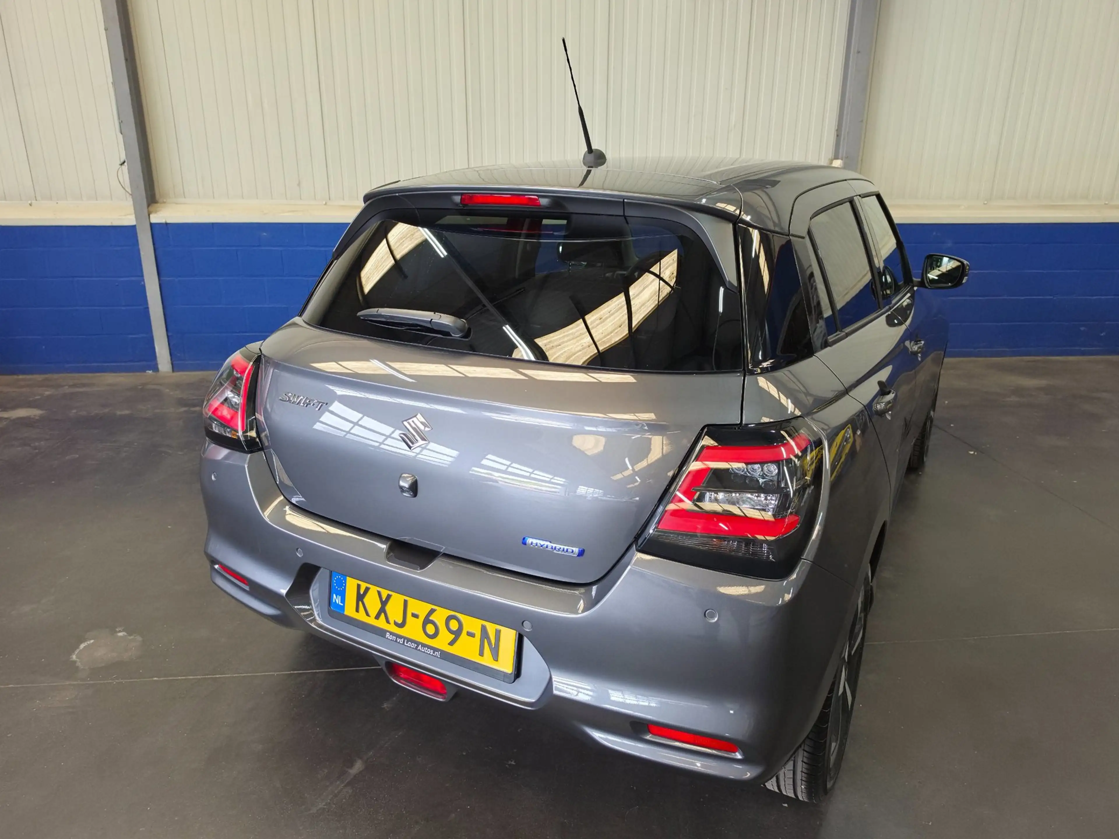 Suzuki Swift 1.2 Style Smart Hybrid — photo 3