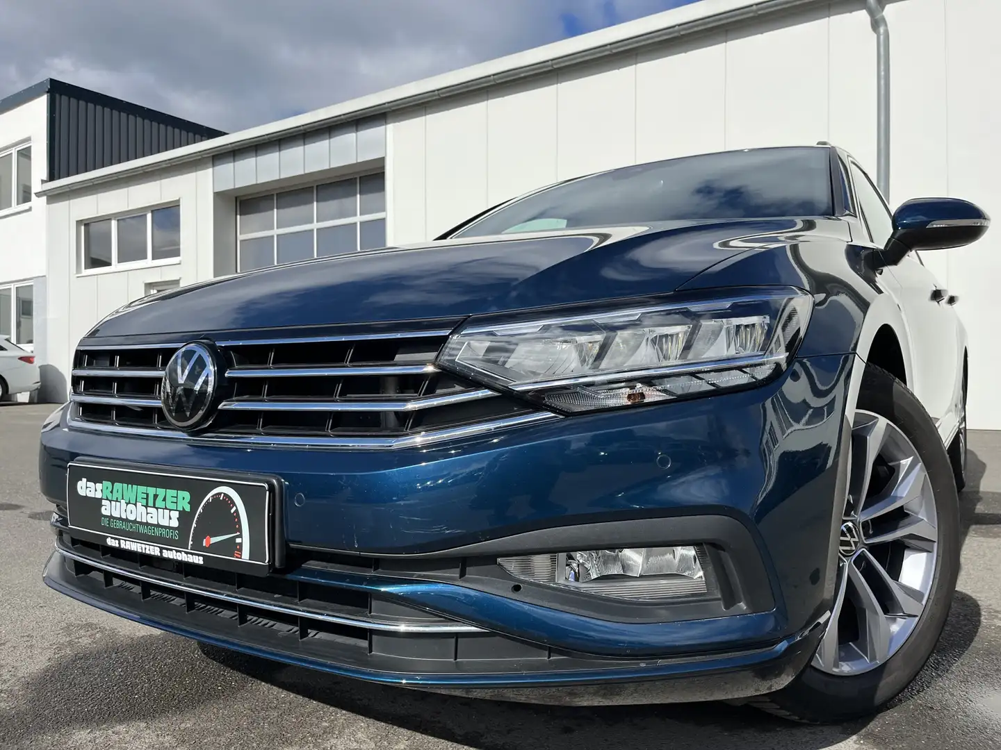 Volkswagen Passat Variant 2.0 TSI DSG Business 171€ m. 20% Anzahlung AHK D Blau - 1