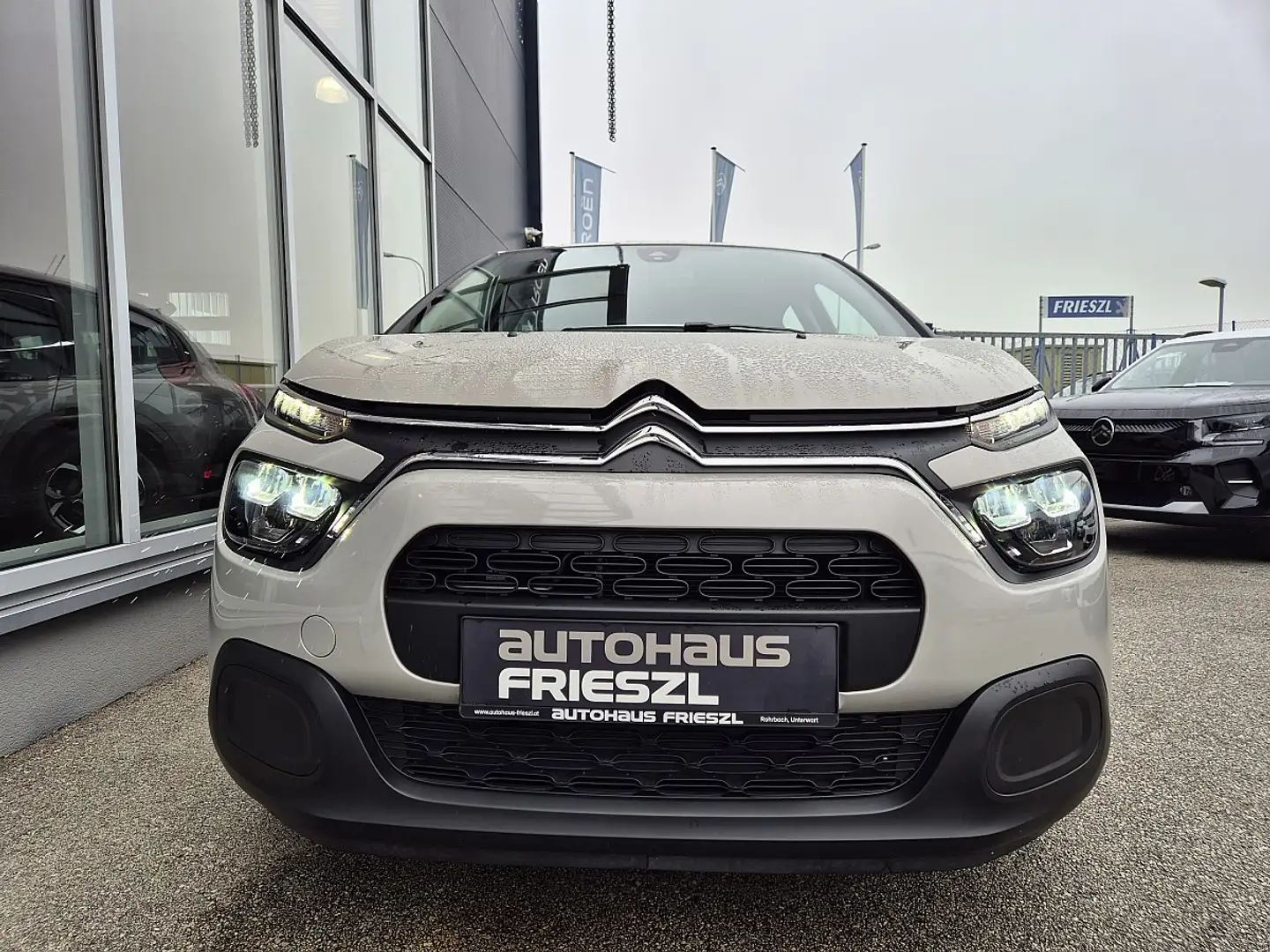 Citroen C3 PureTech 83 S&S 5-Gang-Manuell Live Beige - 2