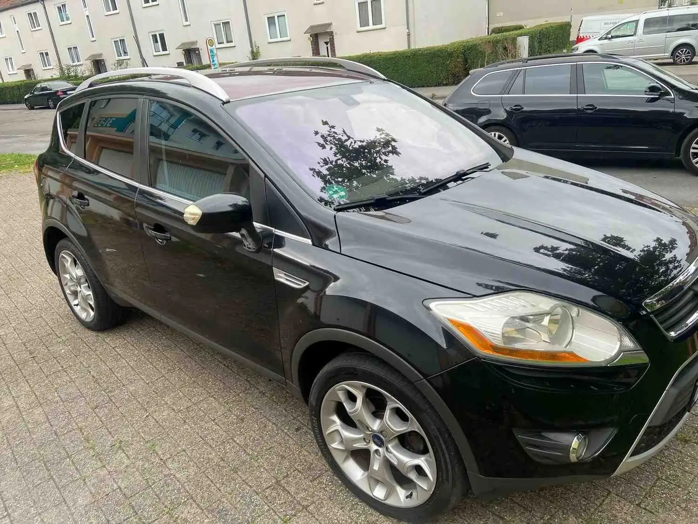 Ford Kuga 2.0 TDCi 4x4 Titanium crna - 1