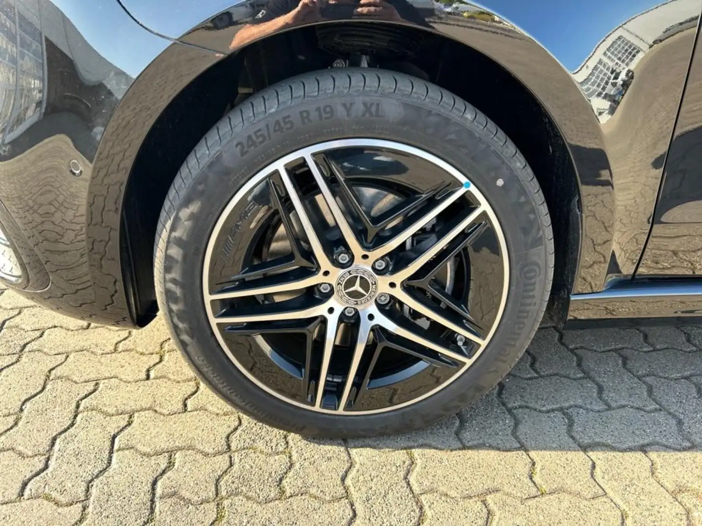 Mercedes-Benz V 300 d 4MATIC AVANTGARDE AMG XL AIRMATIC+DISTR Schwarz - 2